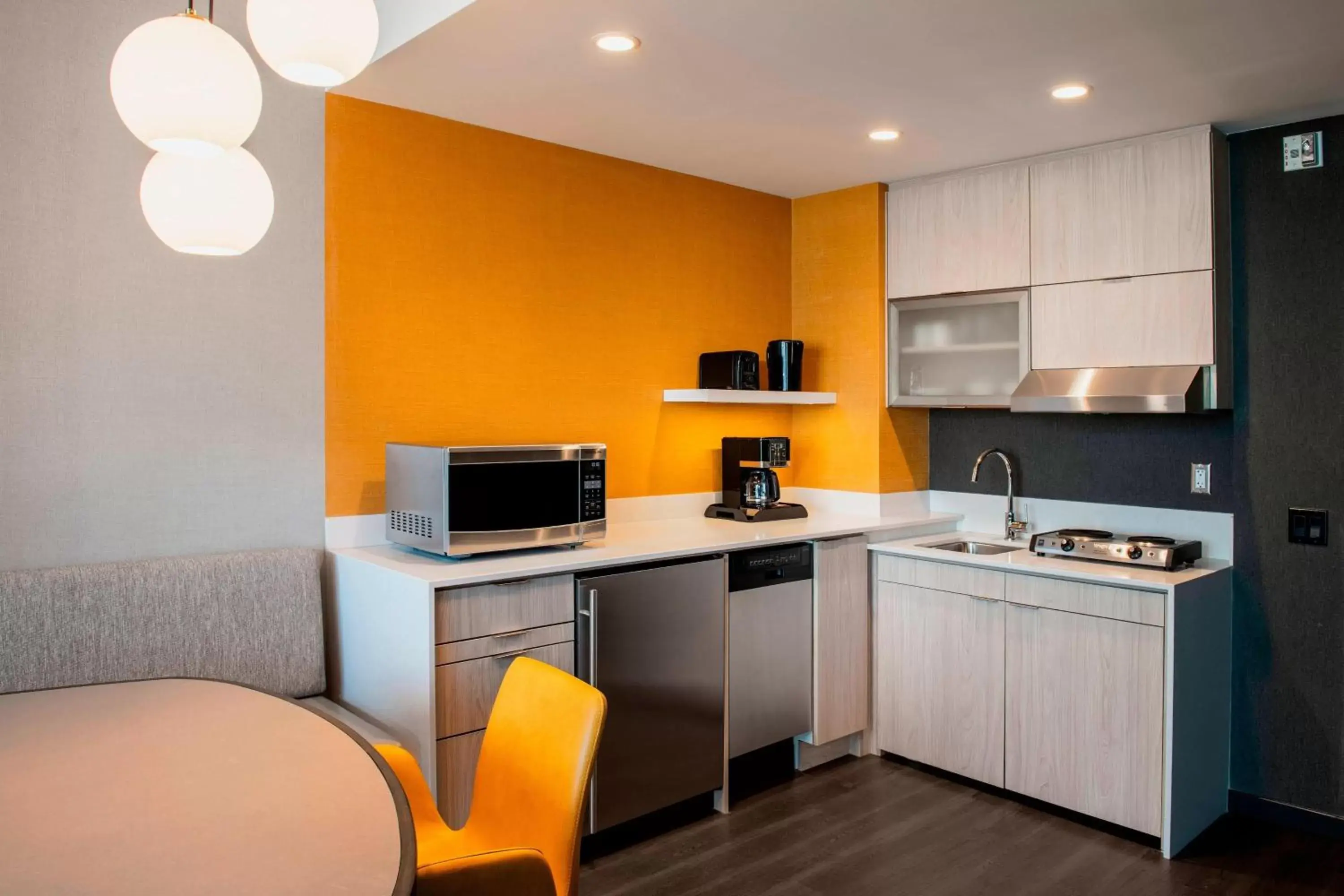 Kitchen or kitchenette, Kitchen/Kitchenette in Residence Inn by Marriott Calgary Downtown/Beltline District