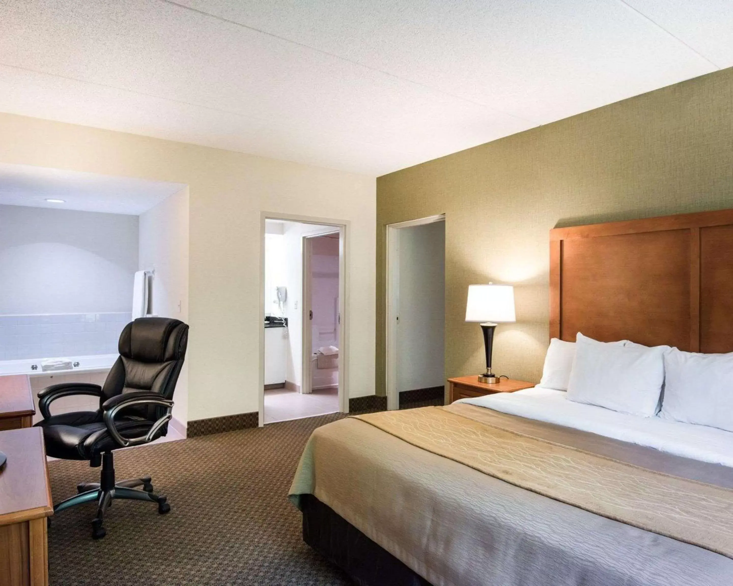 Photo of the whole room in Comfort Inn & Suites - LaVale - Cumberland