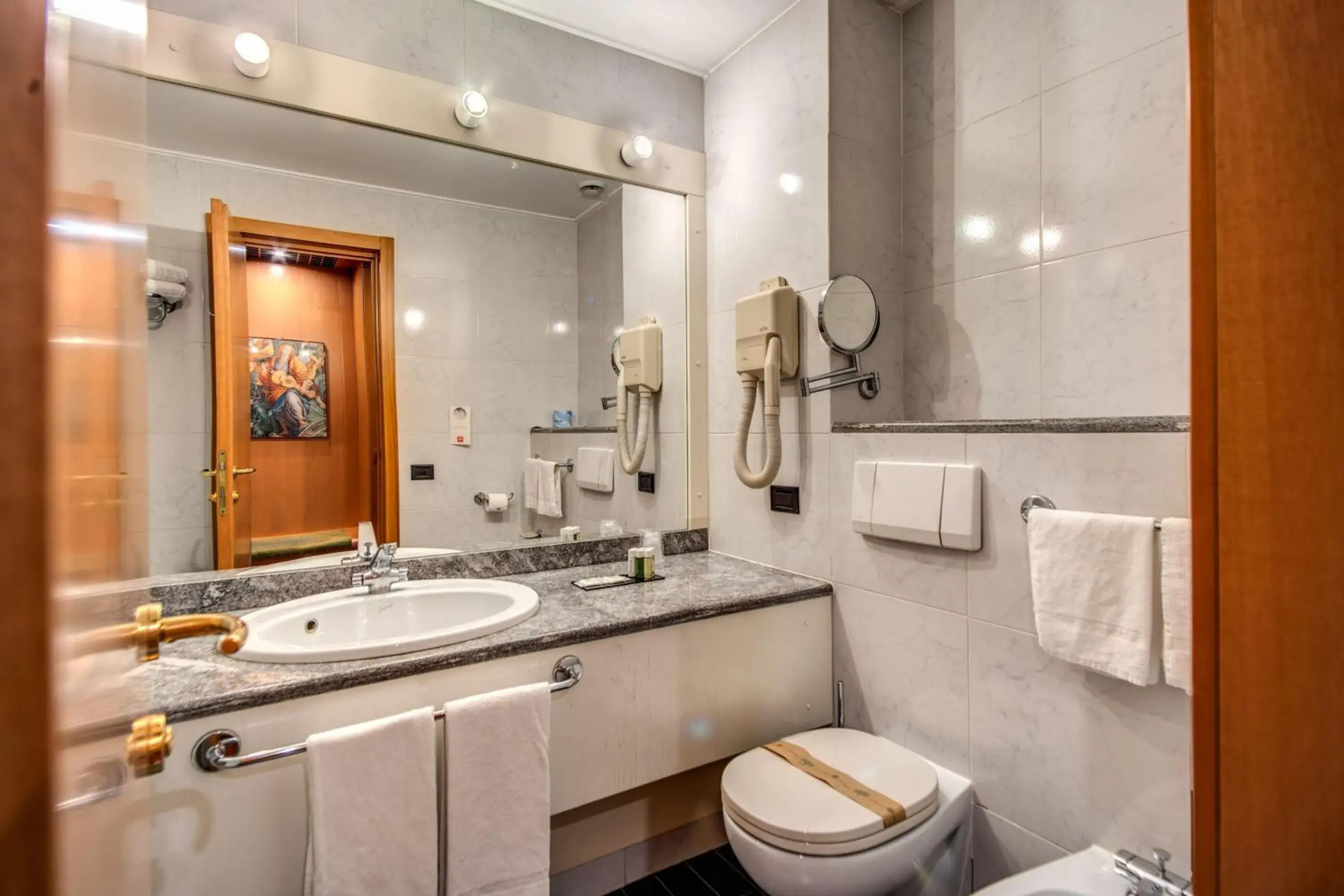 Bathroom in Hotel Della Rotonda