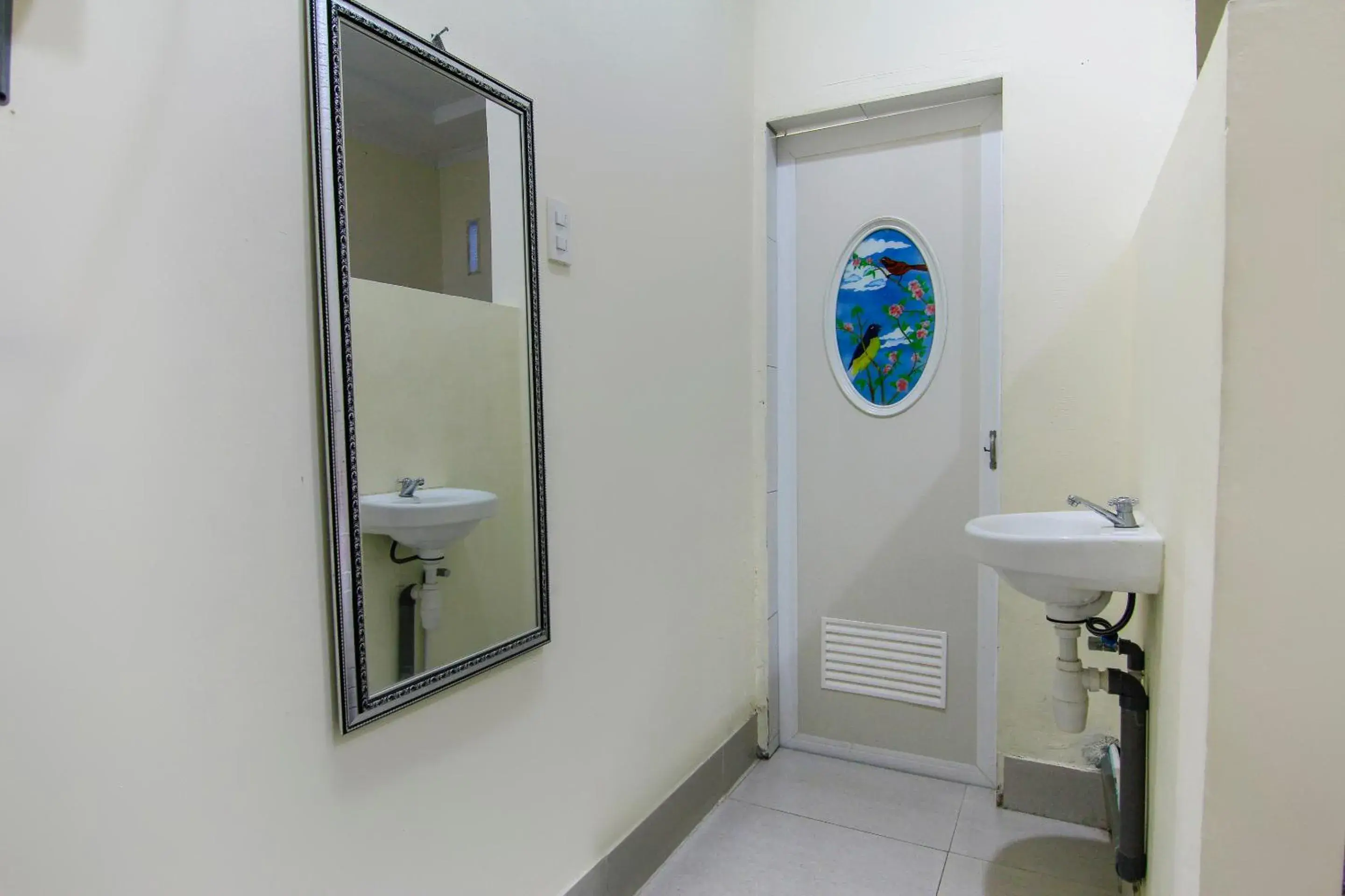 Bathroom in OYO 3334 Ratu Residence