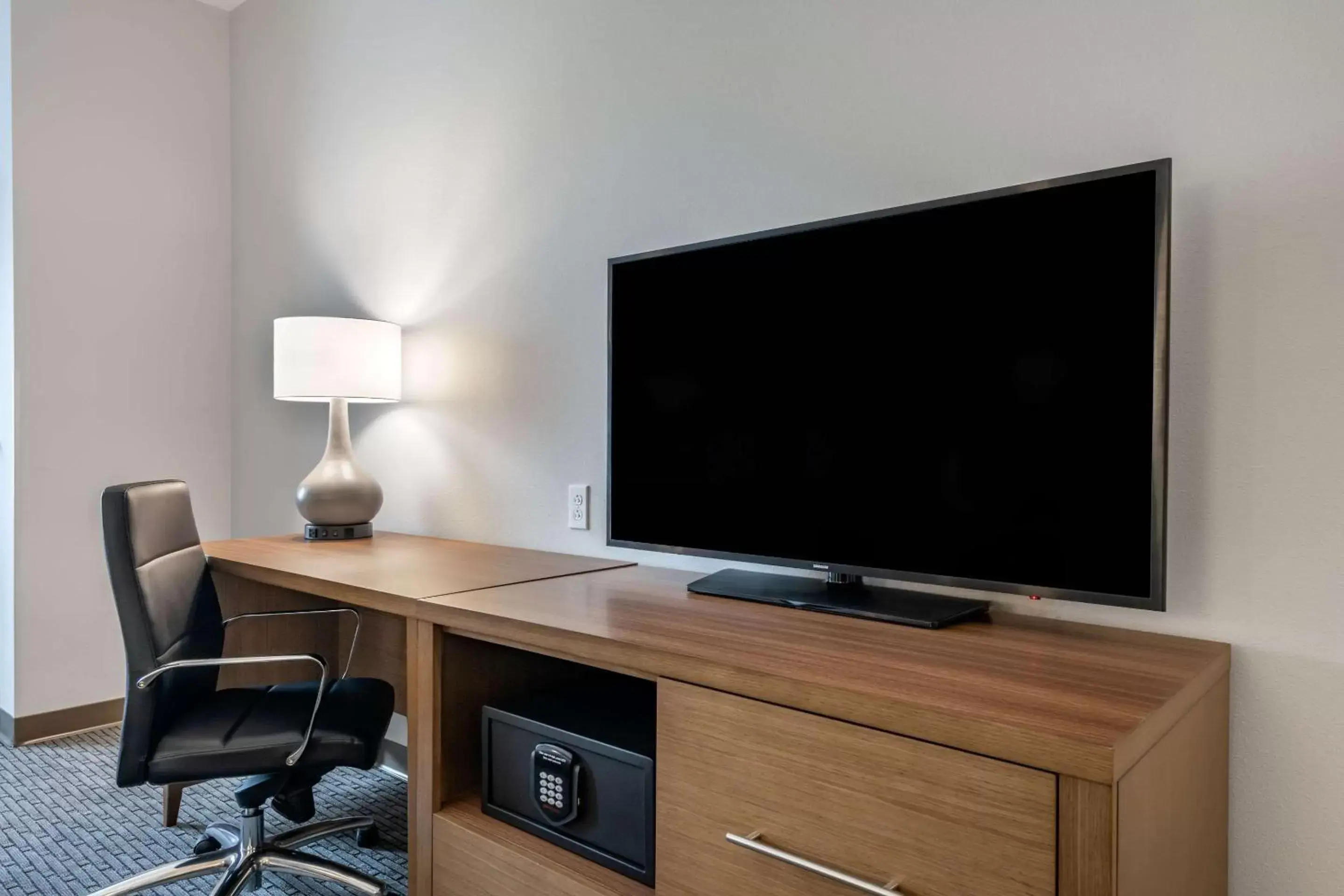 Photo of the whole room, TV/Entertainment Center in Comfort Suites Stuart-Hutchinson Island