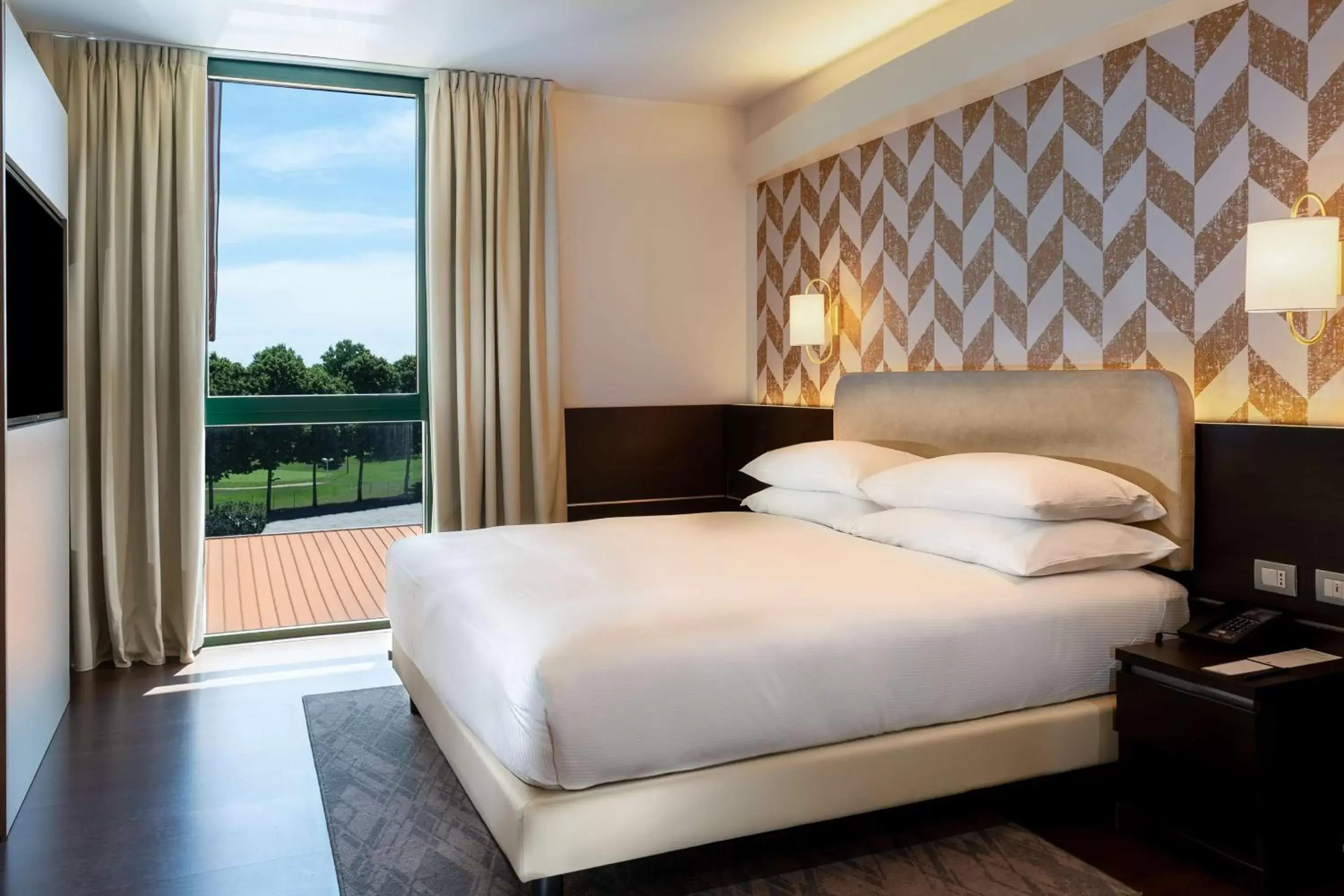 Bed in Doubletree by Hilton Milan Malpensa Solbiate Olona