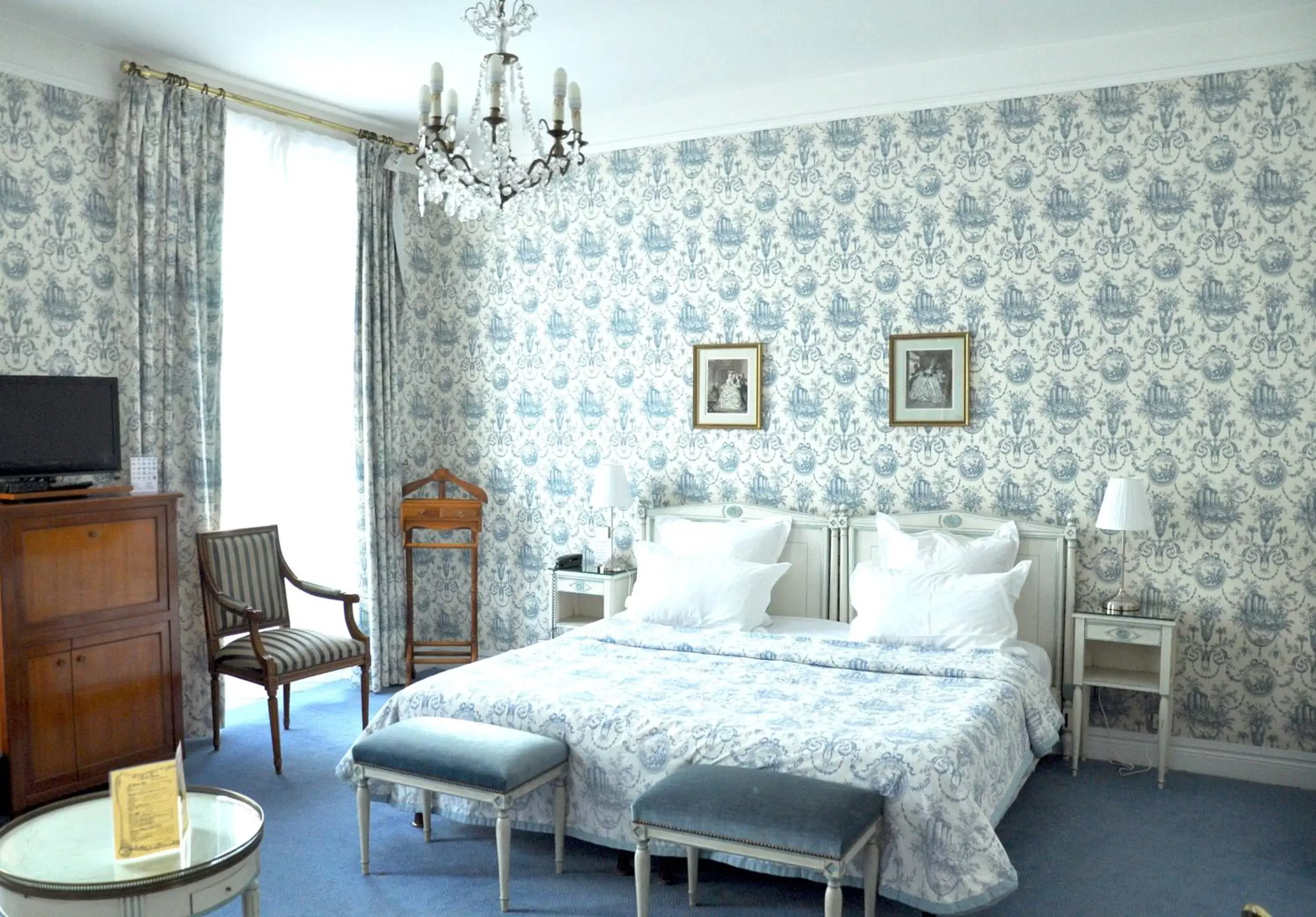 Bedroom, Bed in Grand Hôtel Des Templiers
