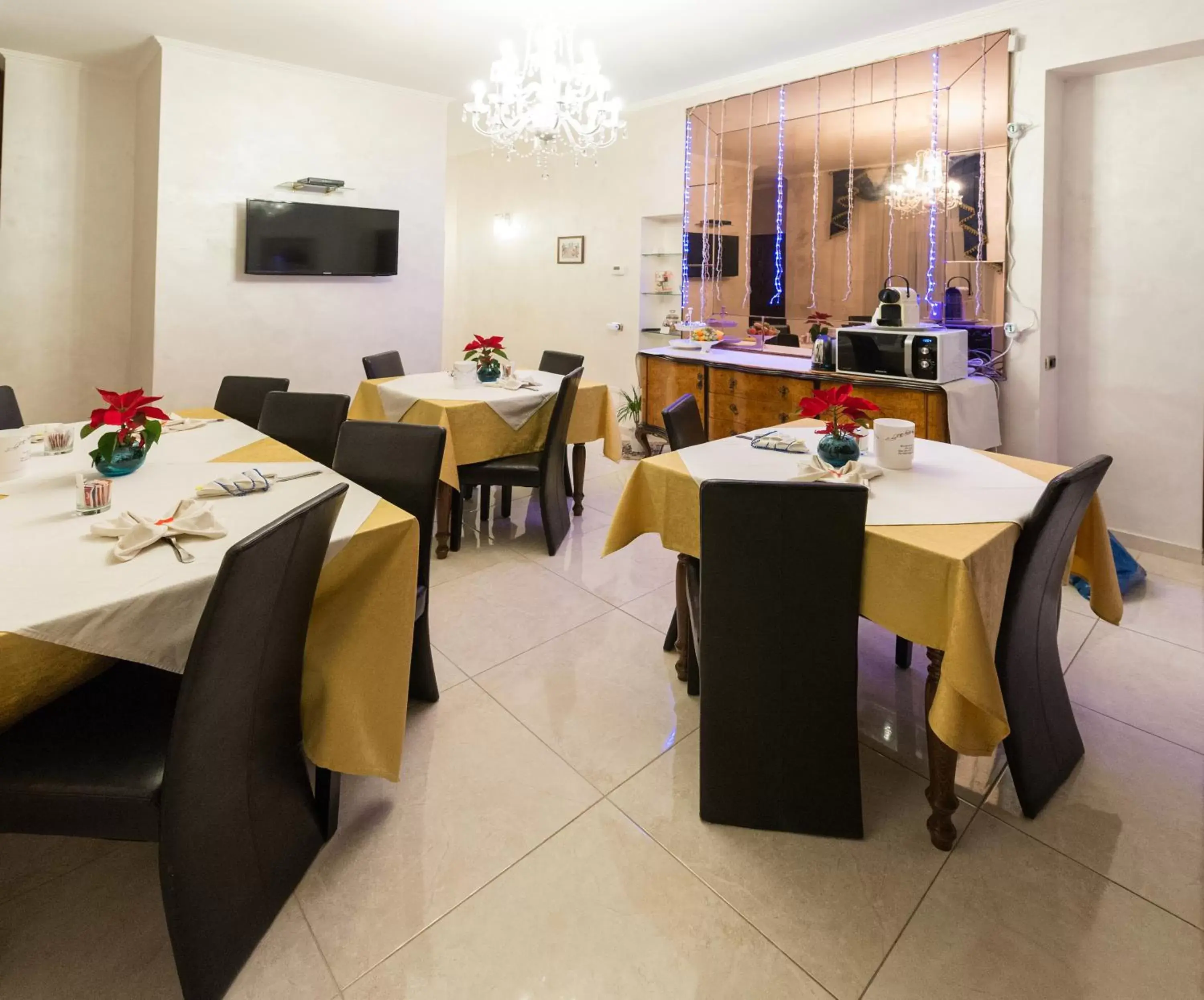 Kitchen or kitchenette, Restaurant/Places to Eat in B&B Roma Royal Residence