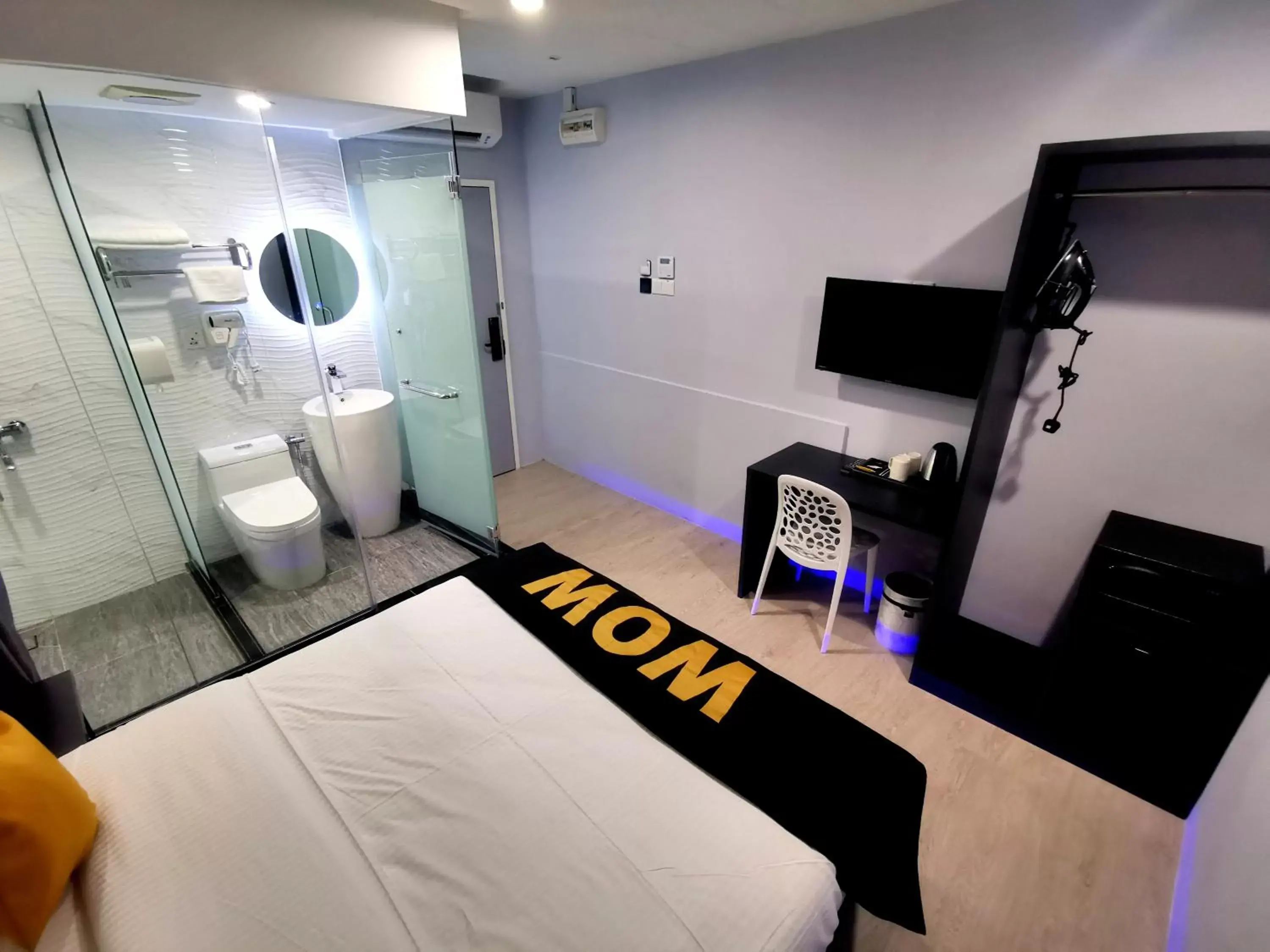 Bedroom, TV/Entertainment Center in WOW Hotel Penang