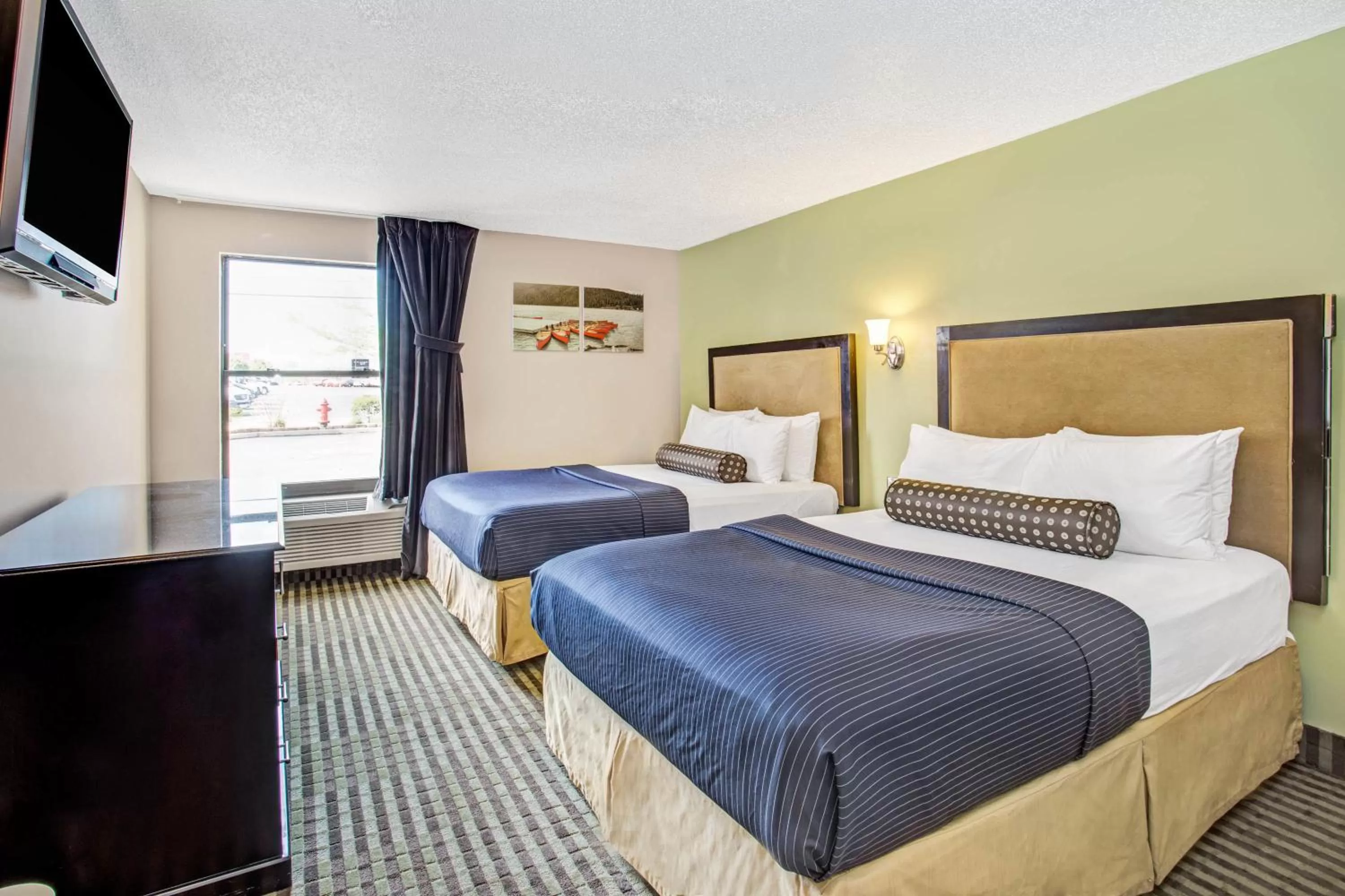 Photo of the whole room, Bed in Days Inn by Wyndham Great Lakes Naval Base