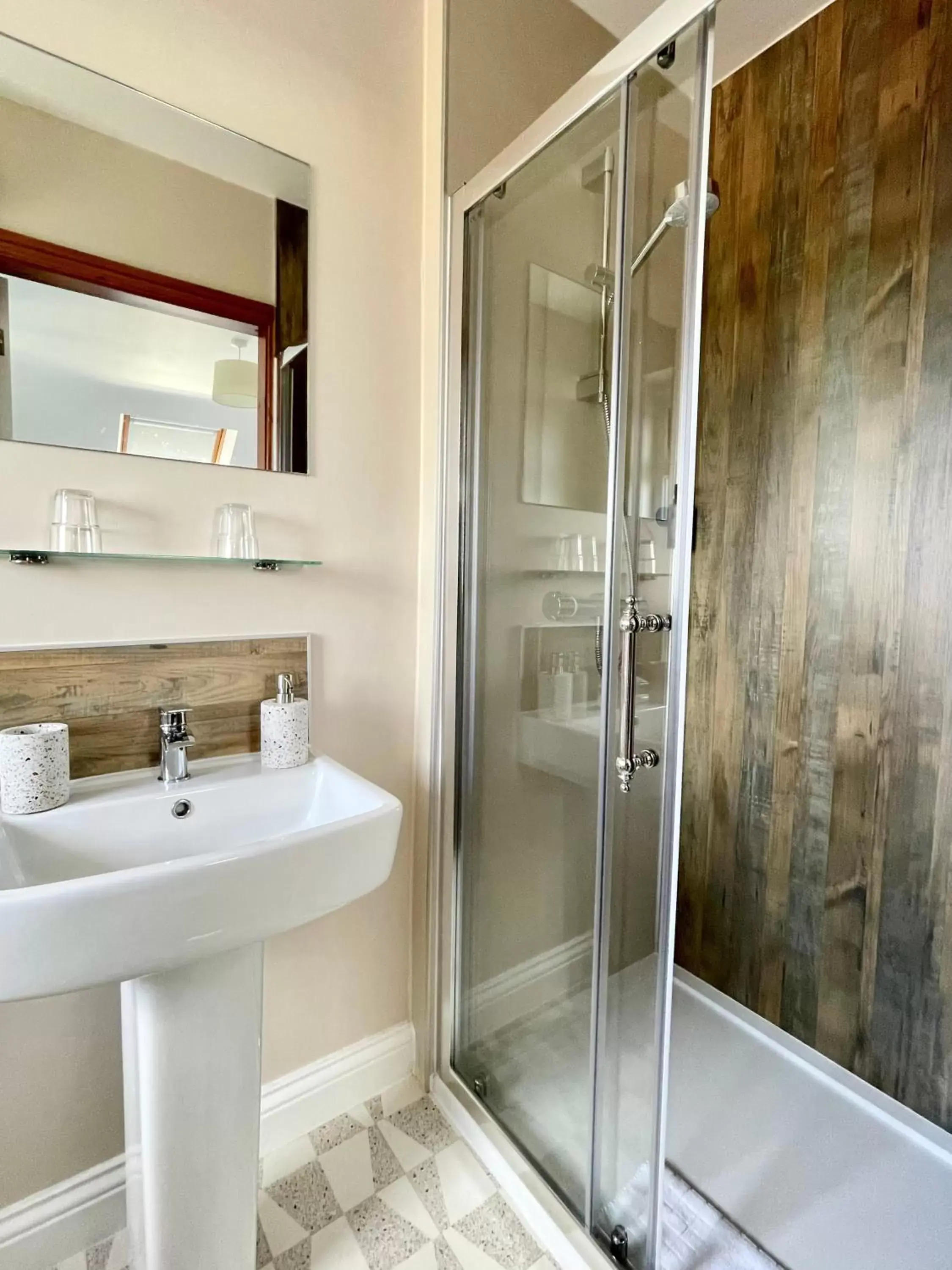 Shower, Bathroom in Bojangles Guest House