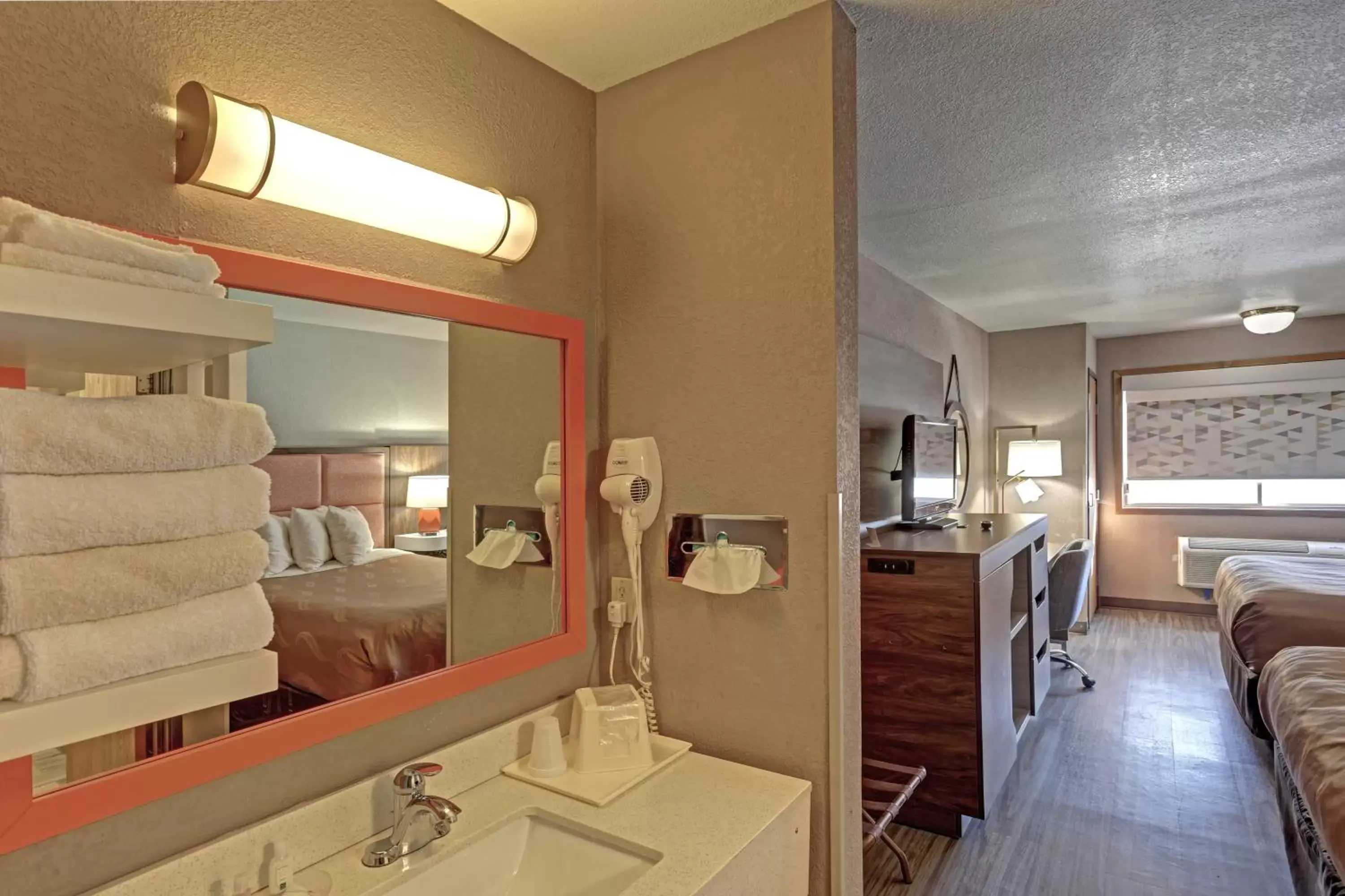 Bedroom, Bathroom in Quality Inn Pierre-Fort Pierre