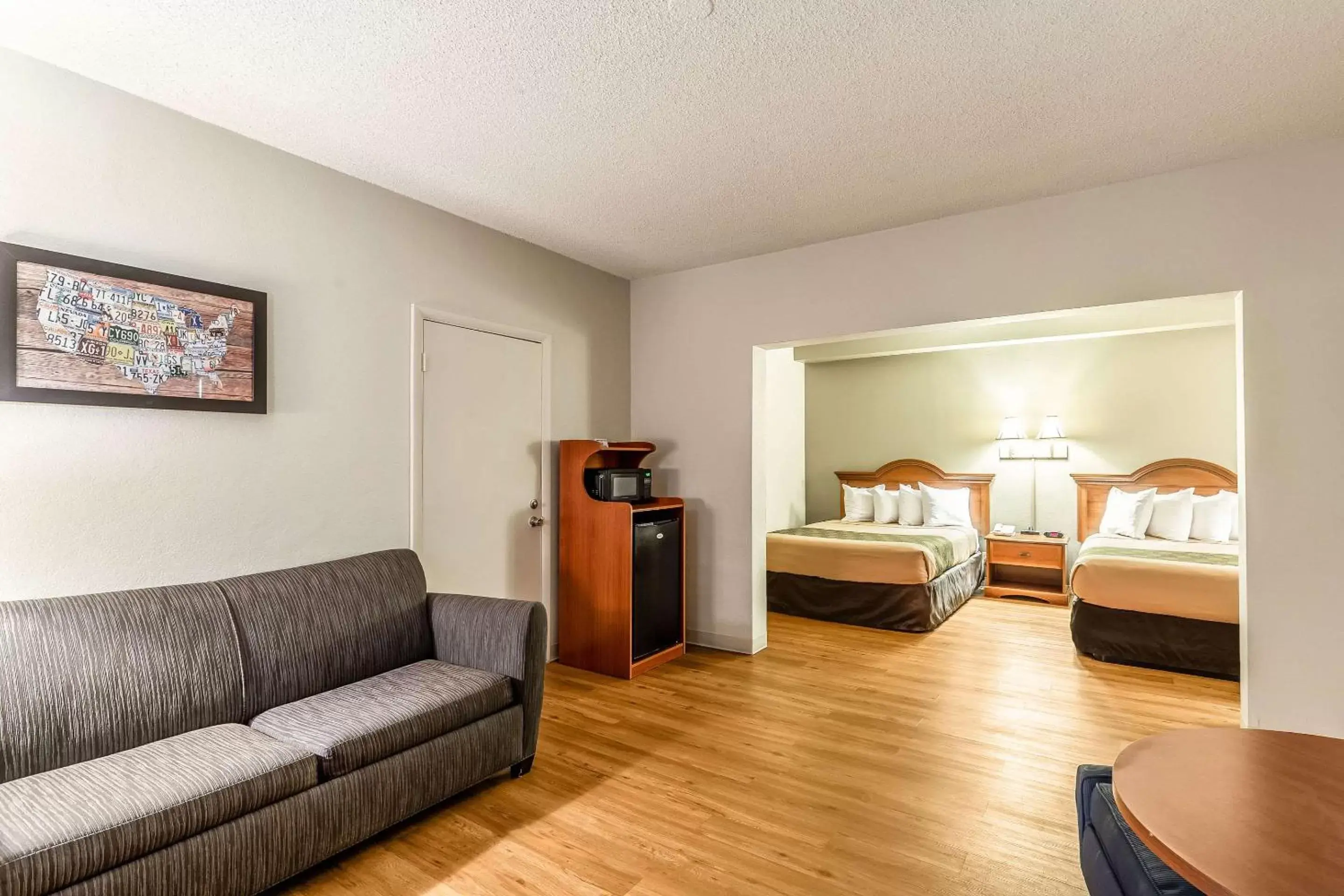 Photo of the whole room, Seating Area in Econo Lodge Lake City-North