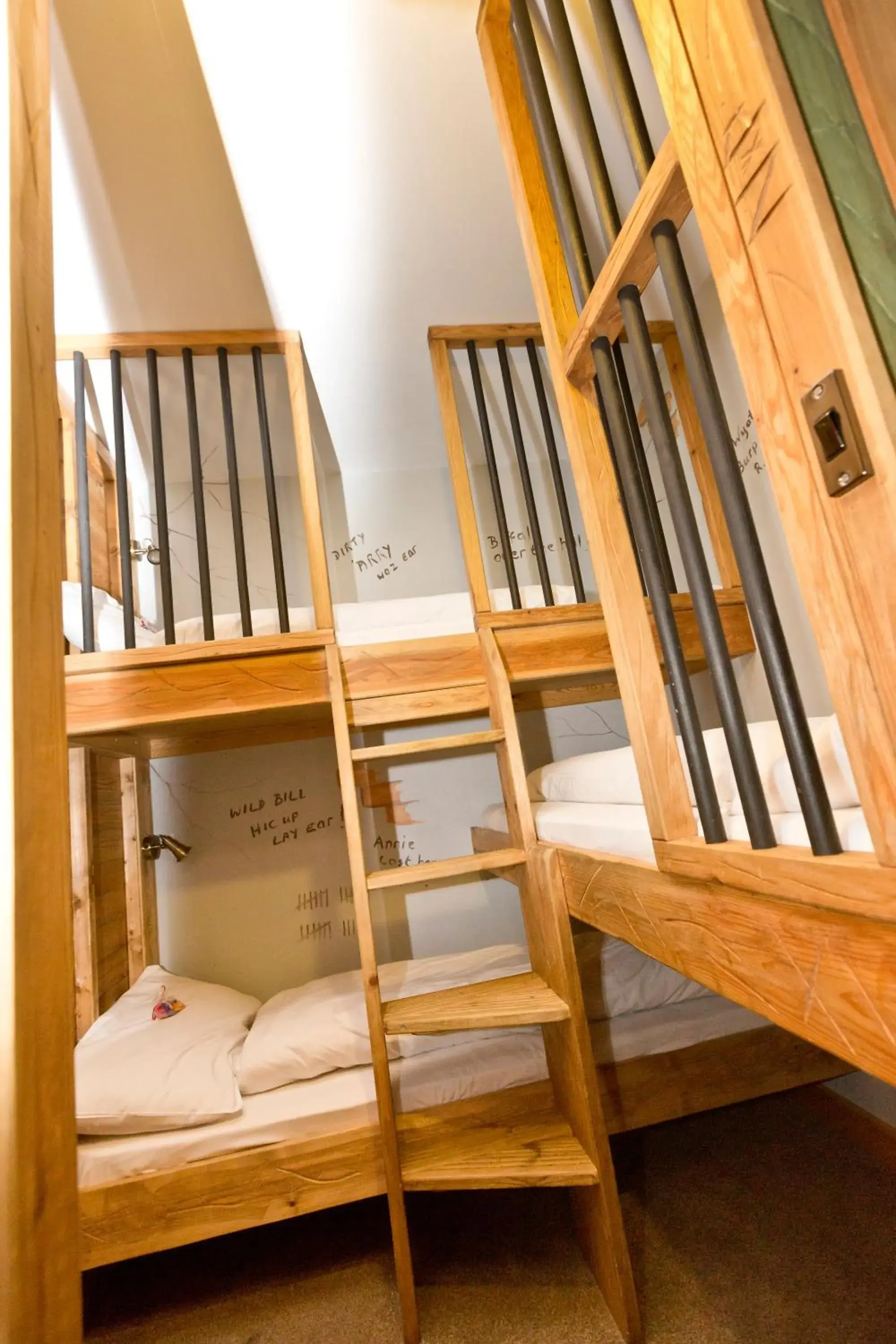 bunk bed, Bed in The Gulliver's Hotel