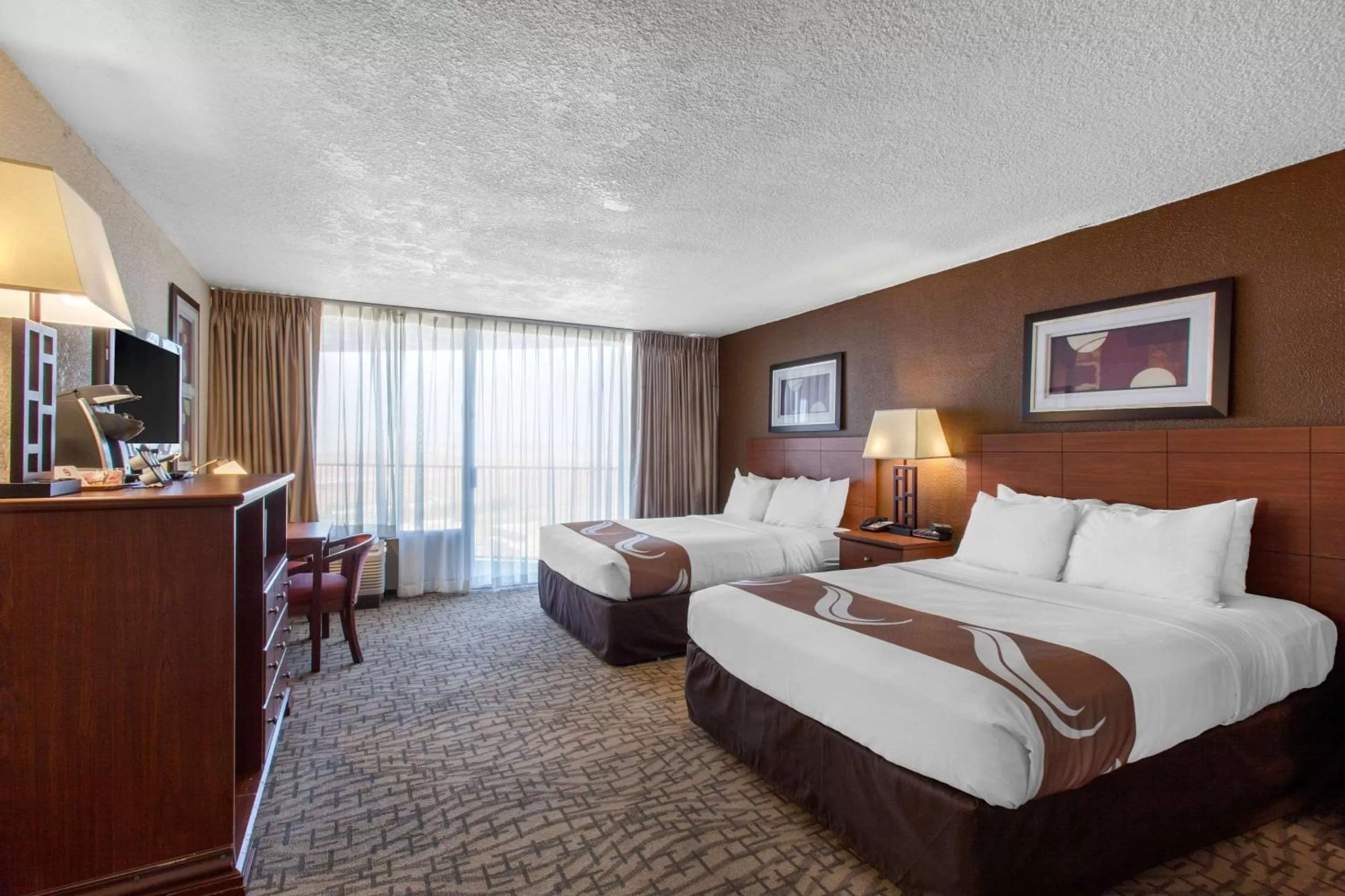 Photo of the whole room, Bed in Quality Inn View of Lake Powell - Page