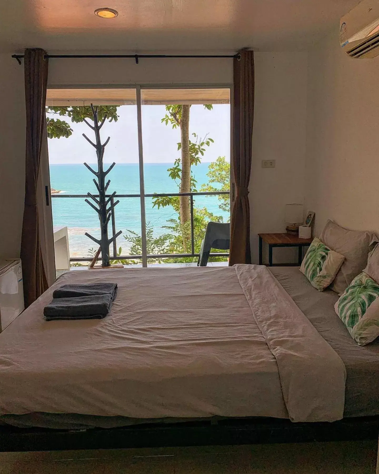 Bed in Cliff Cottage