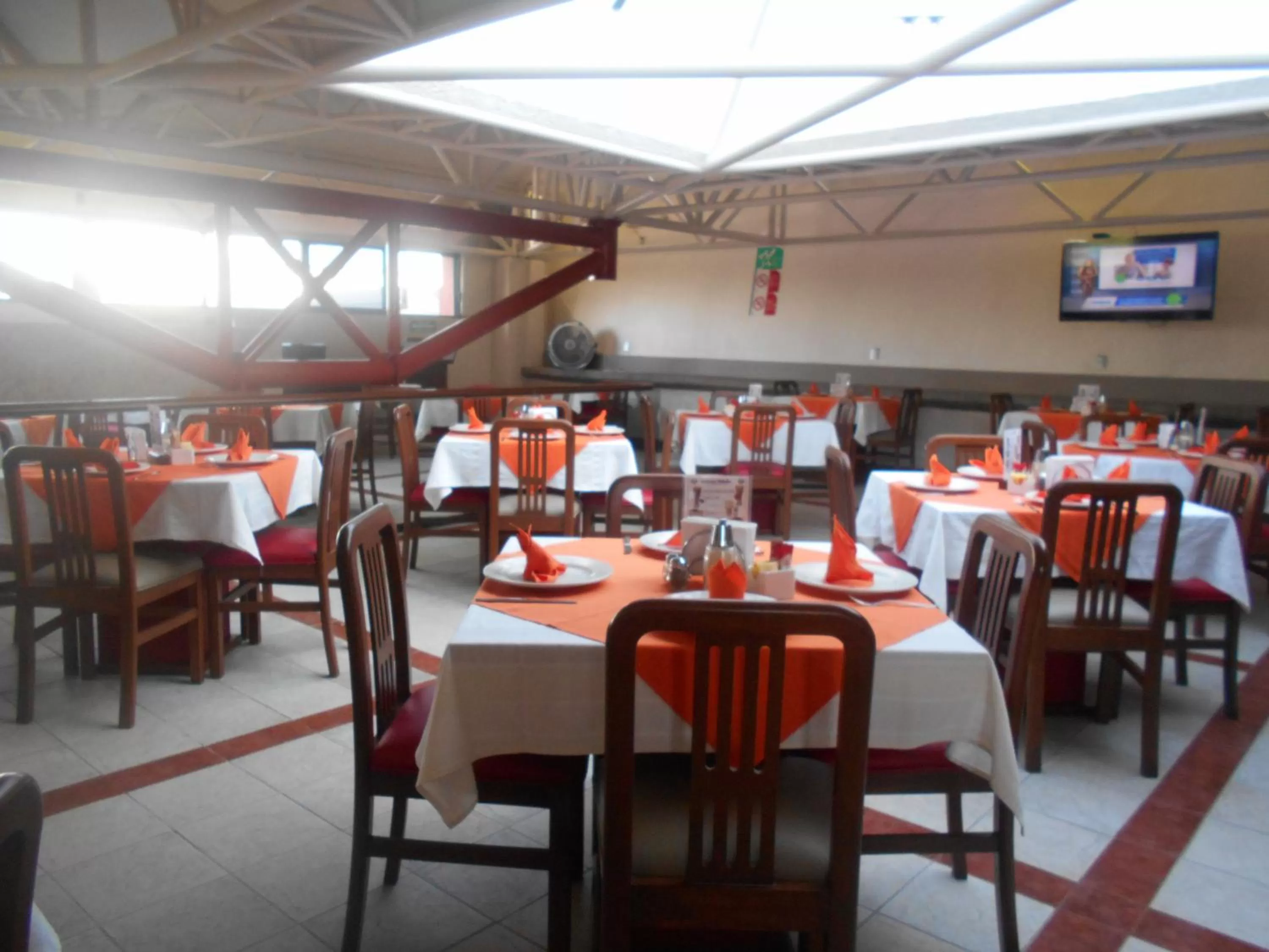 Restaurant/places to eat in Hotel Puente Real