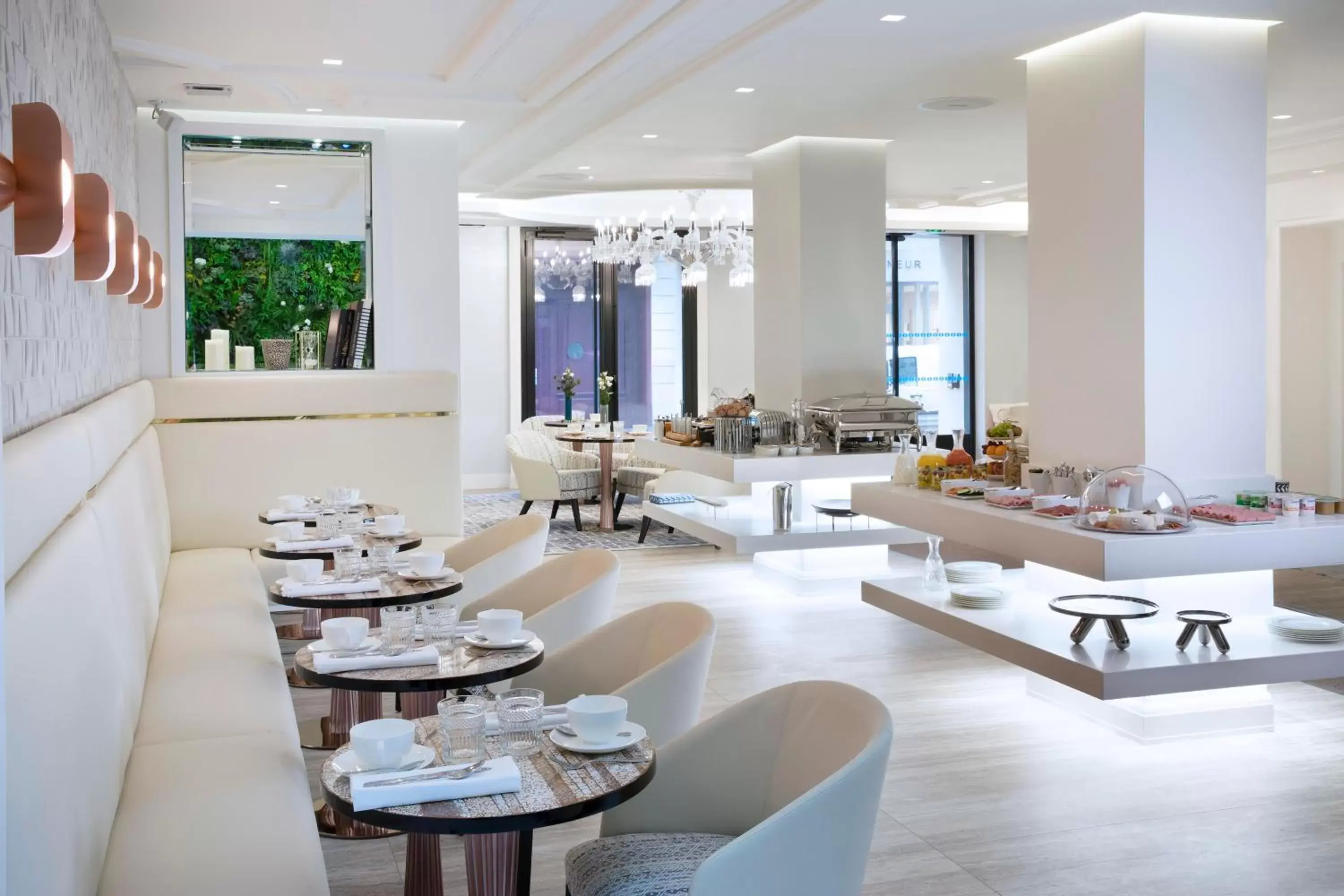 Buffet breakfast, Restaurant/Places to Eat in Hôtel Dress Code