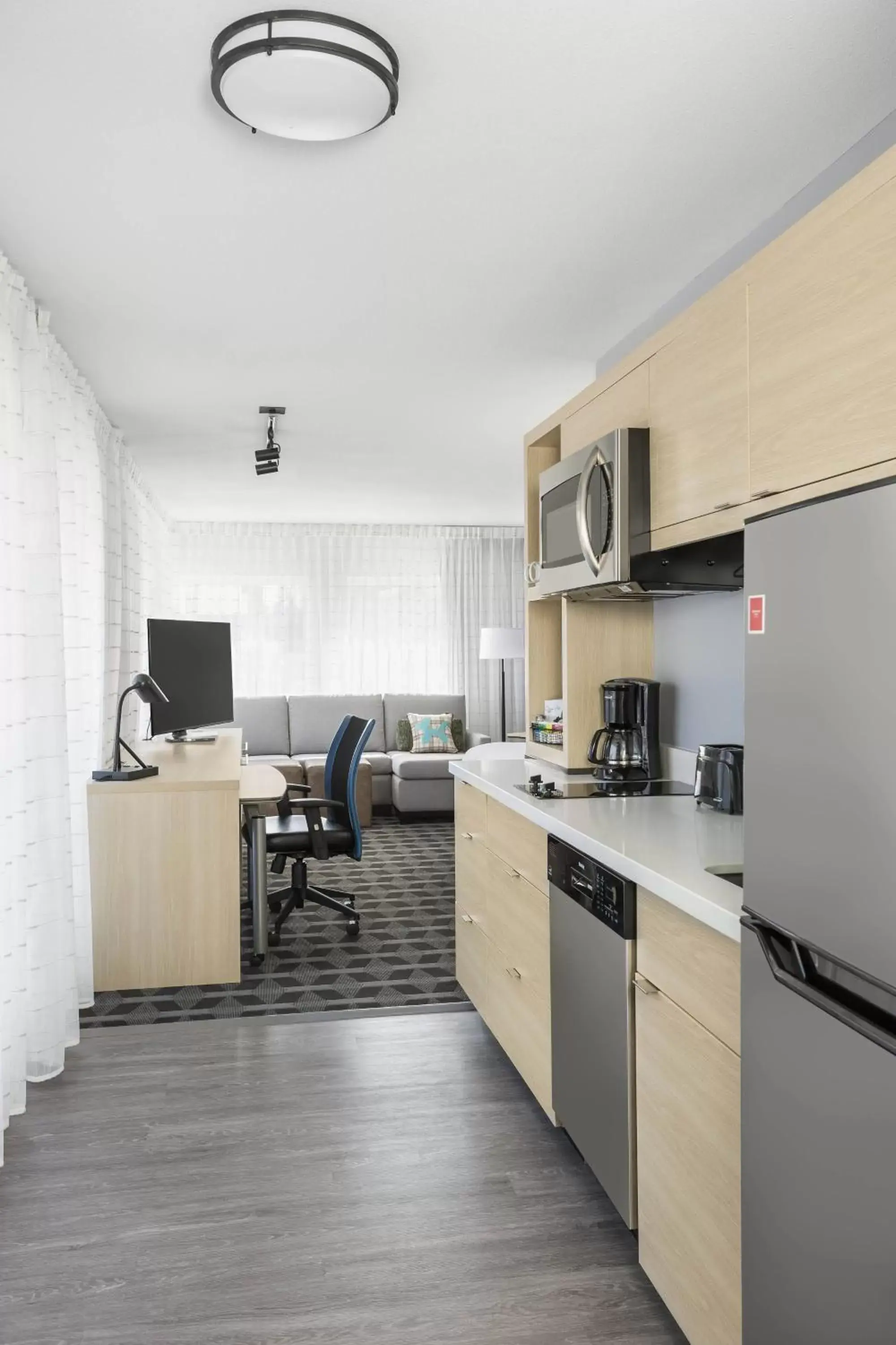 Photo of the whole room, Kitchen/Kitchenette in TownePlace Suites By Marriott Rochester Mayo Clinic Area