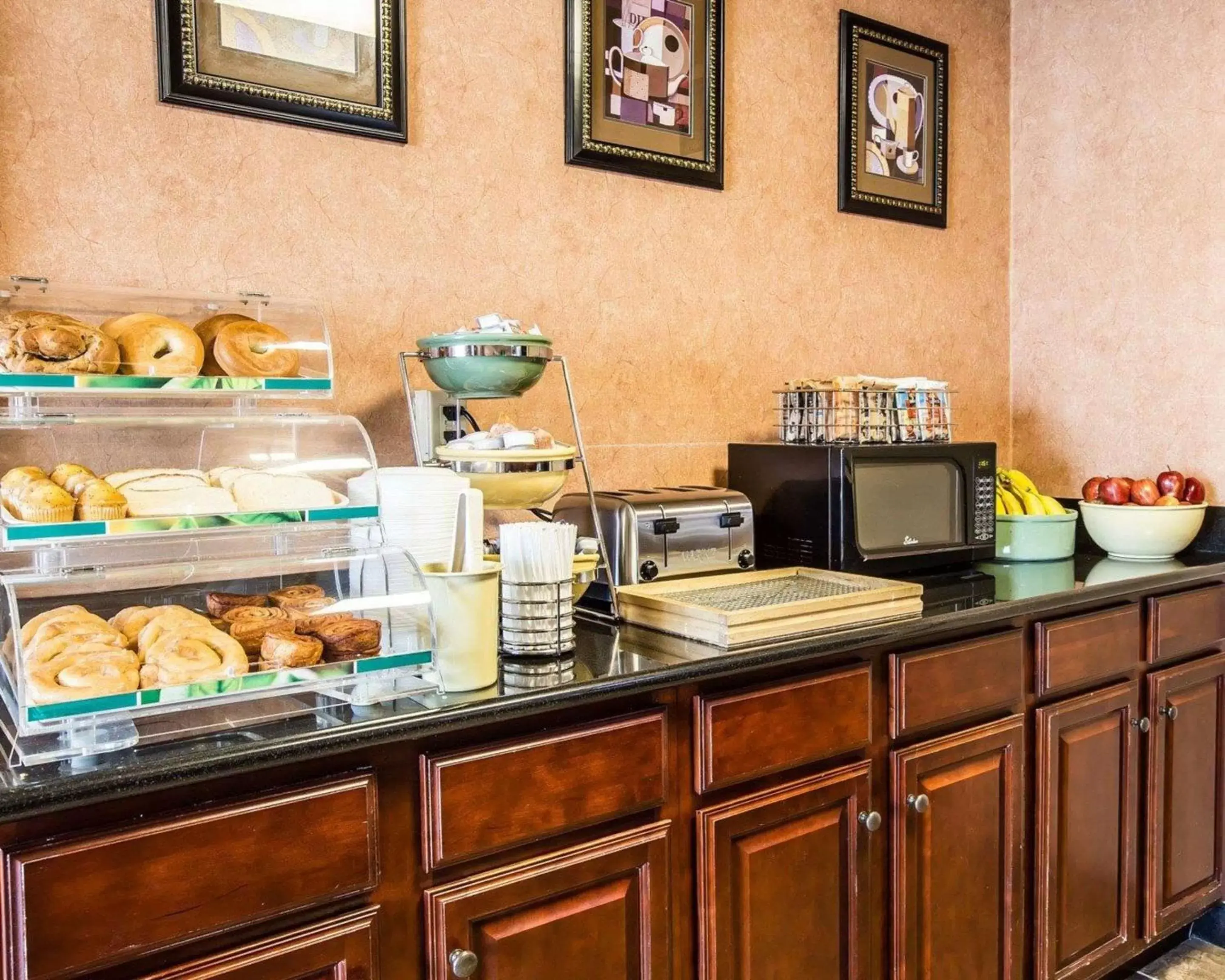 Restaurant/places to eat in Quality Inn & Suites - Greensboro-High Point