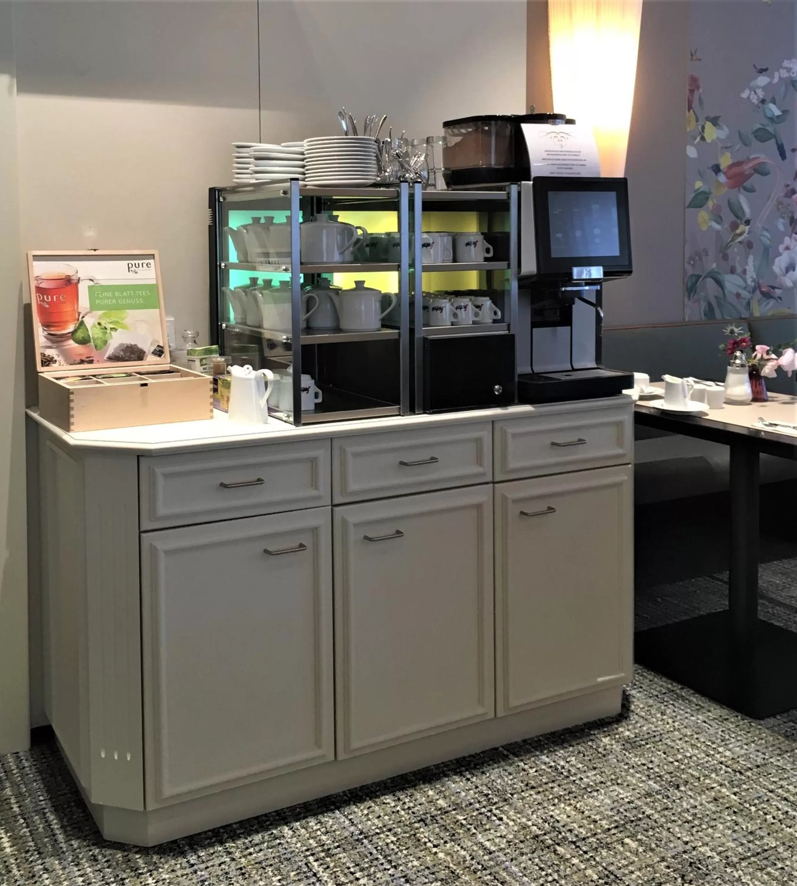 Buffet breakfast, Kitchen/Kitchenette in AVIA Hotel