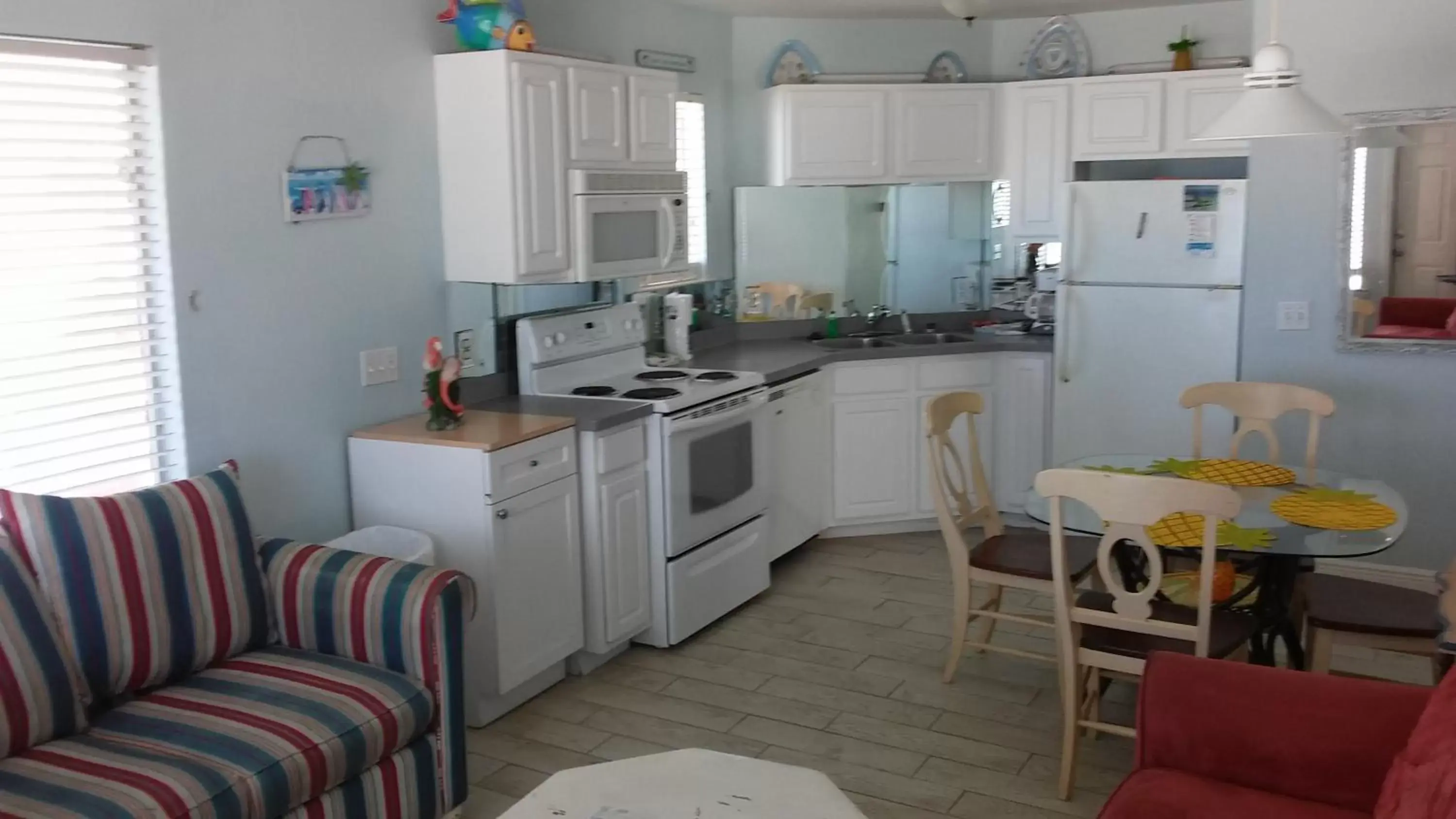 Kitchen or kitchenette, Kitchen/Kitchenette in Pineapple Villas