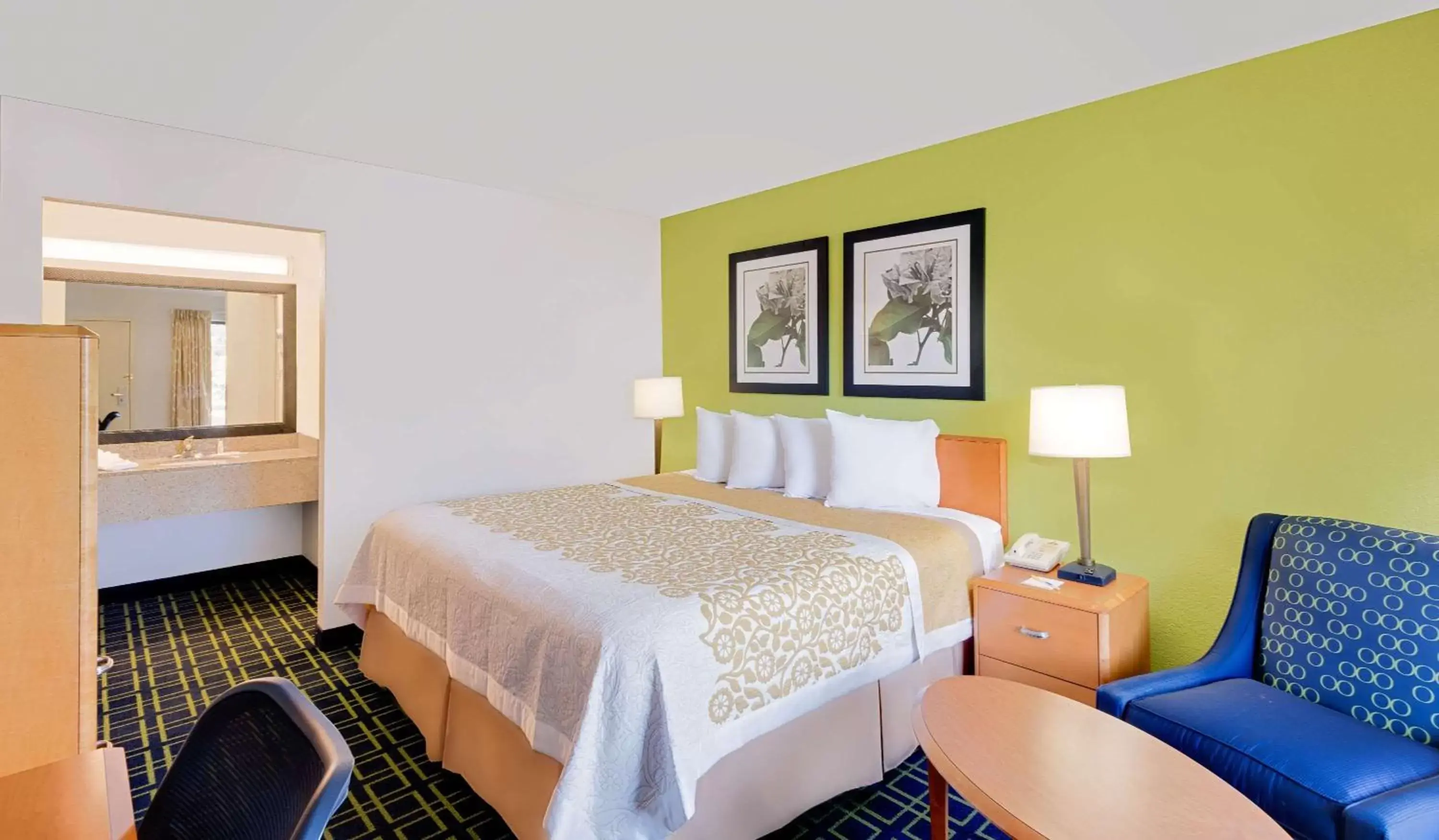 Photo of the whole room, Bed in Days Inn by Wyndham Easton