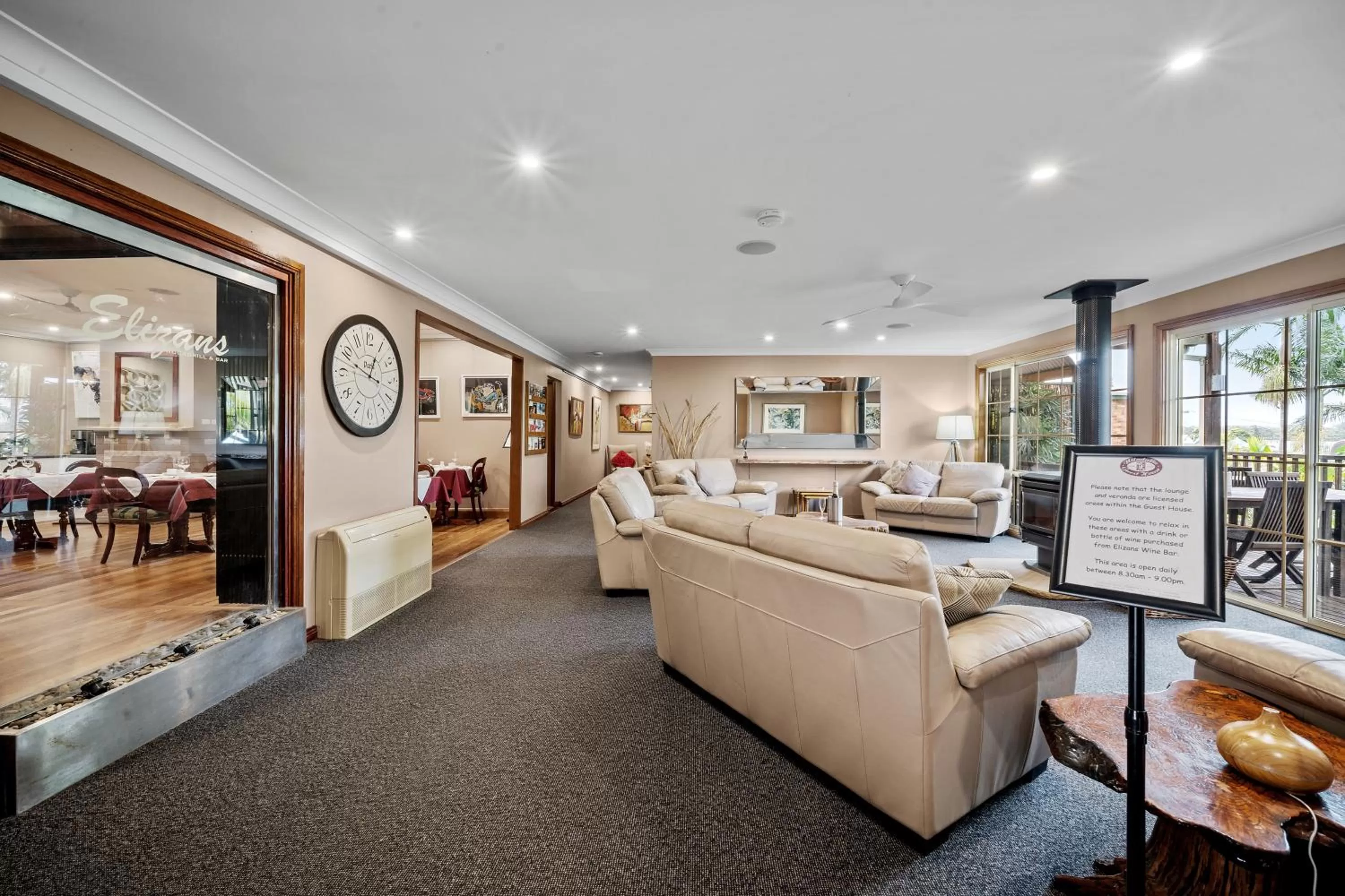 Living room in Oasis Inn Ulladulla - Welcoming Guests 18 Years and Older