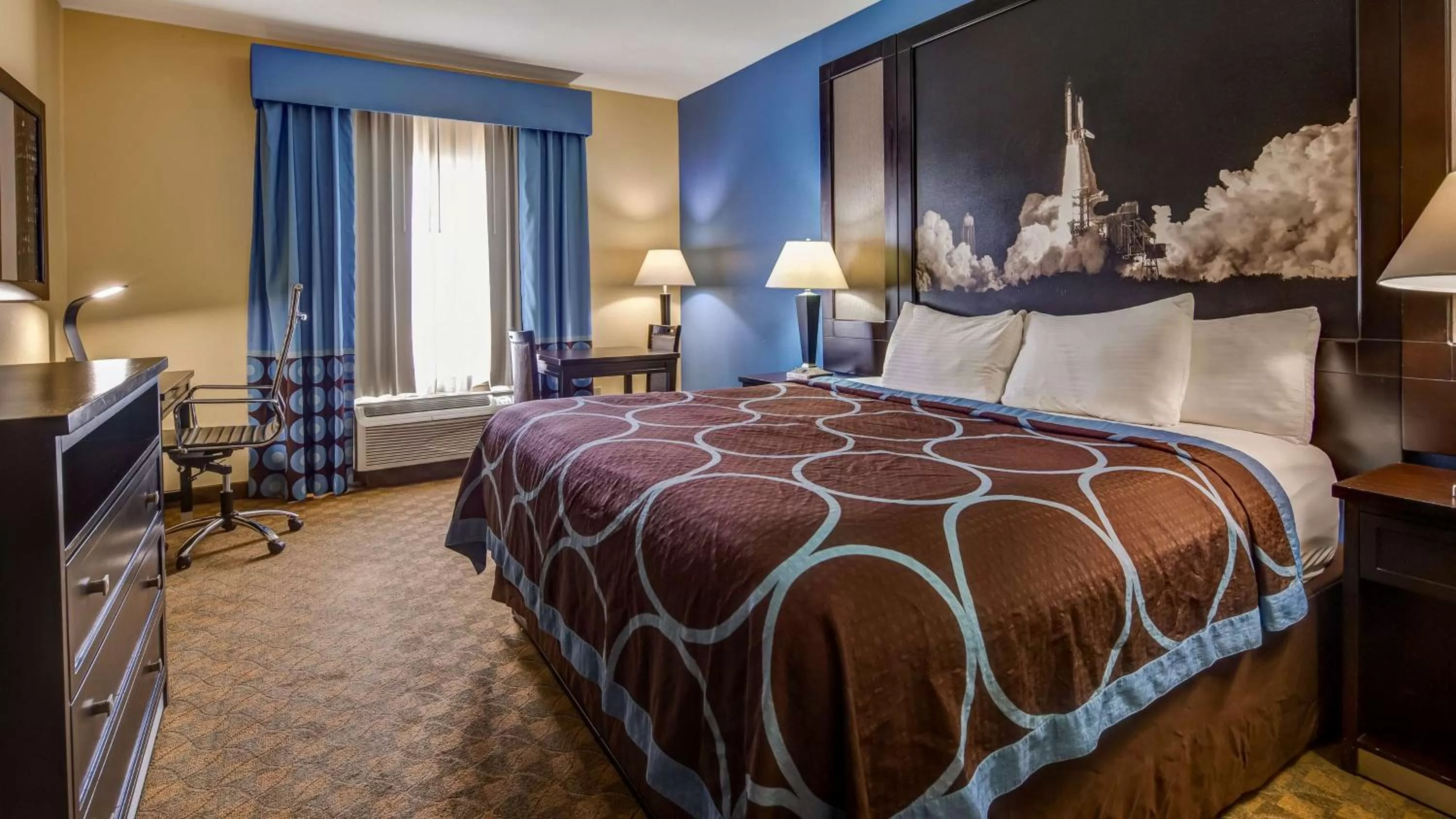 Photo of the whole room, Bed in SureStay Plus Hotel by Best Western Alvin