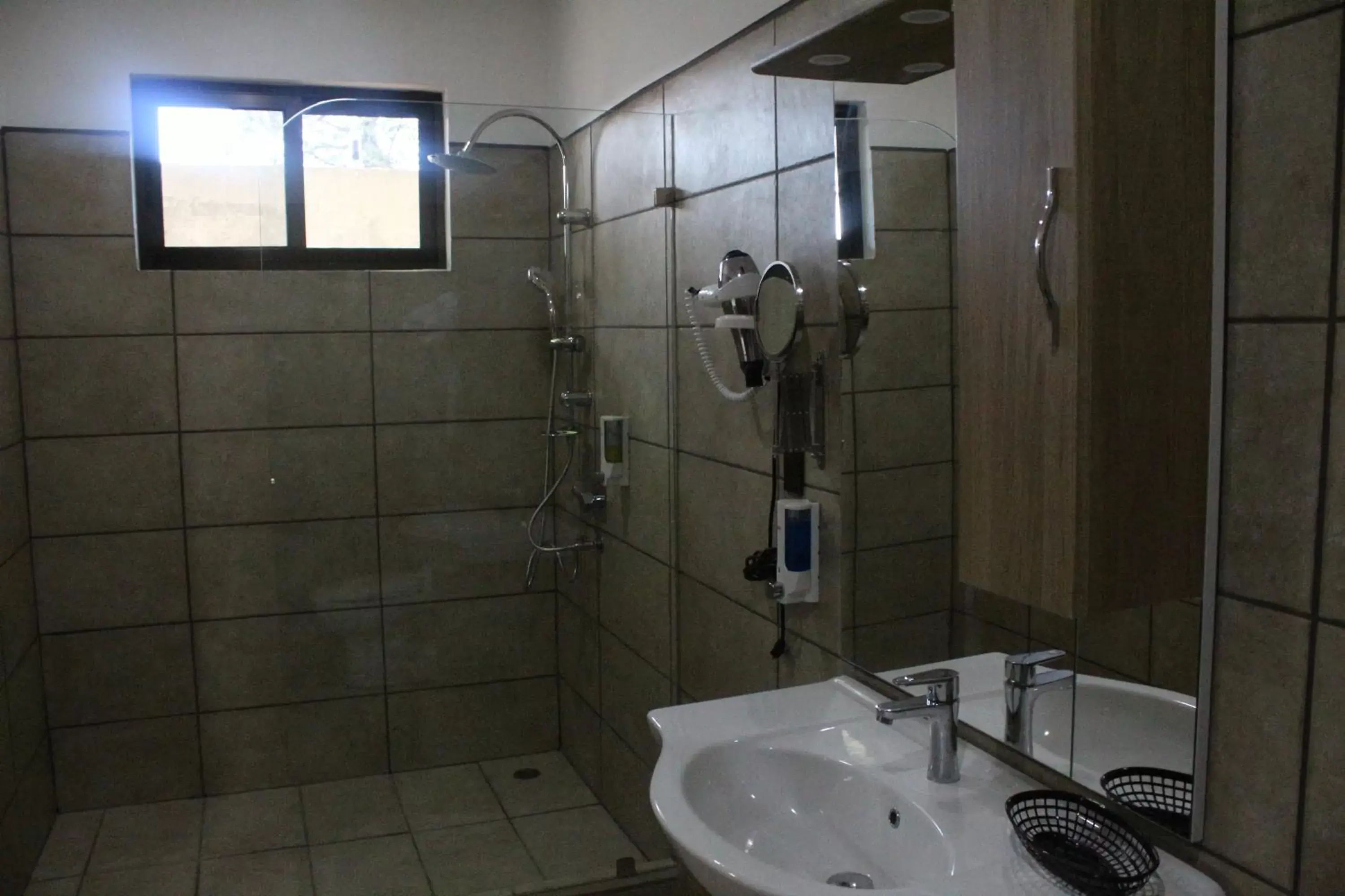 Shower, Bathroom in Best Western El Sitio Hotel & Casino