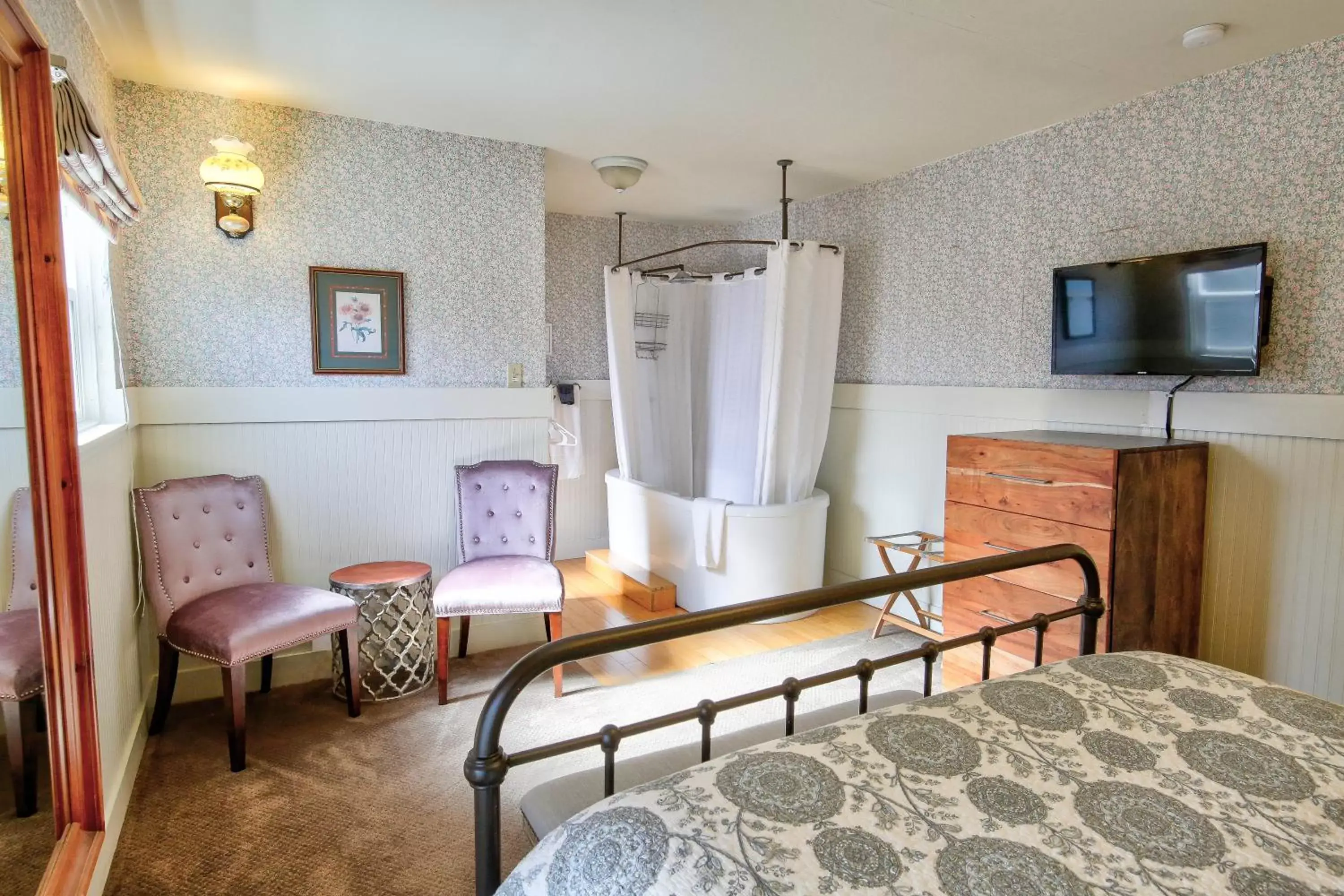 Bedroom, Seating Area in Hotel Charlotte