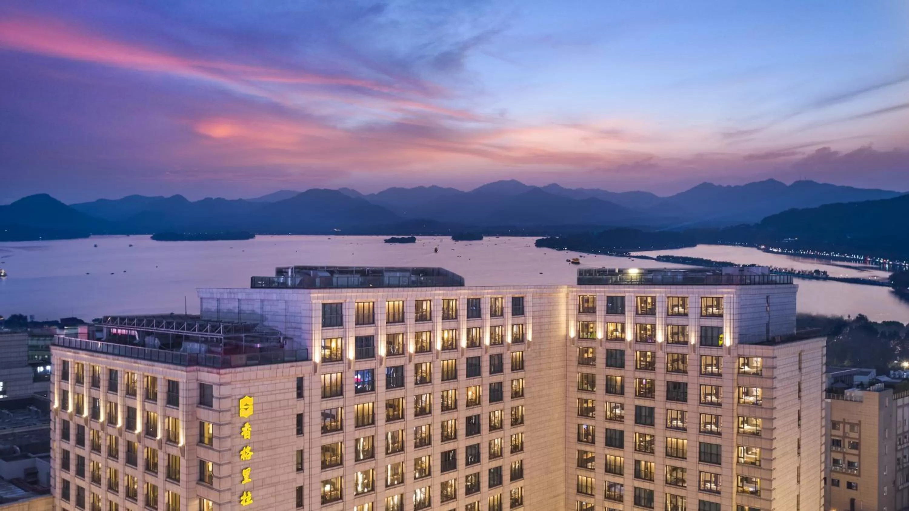 Property building in Midtown Shangri-La, Hangzhou
