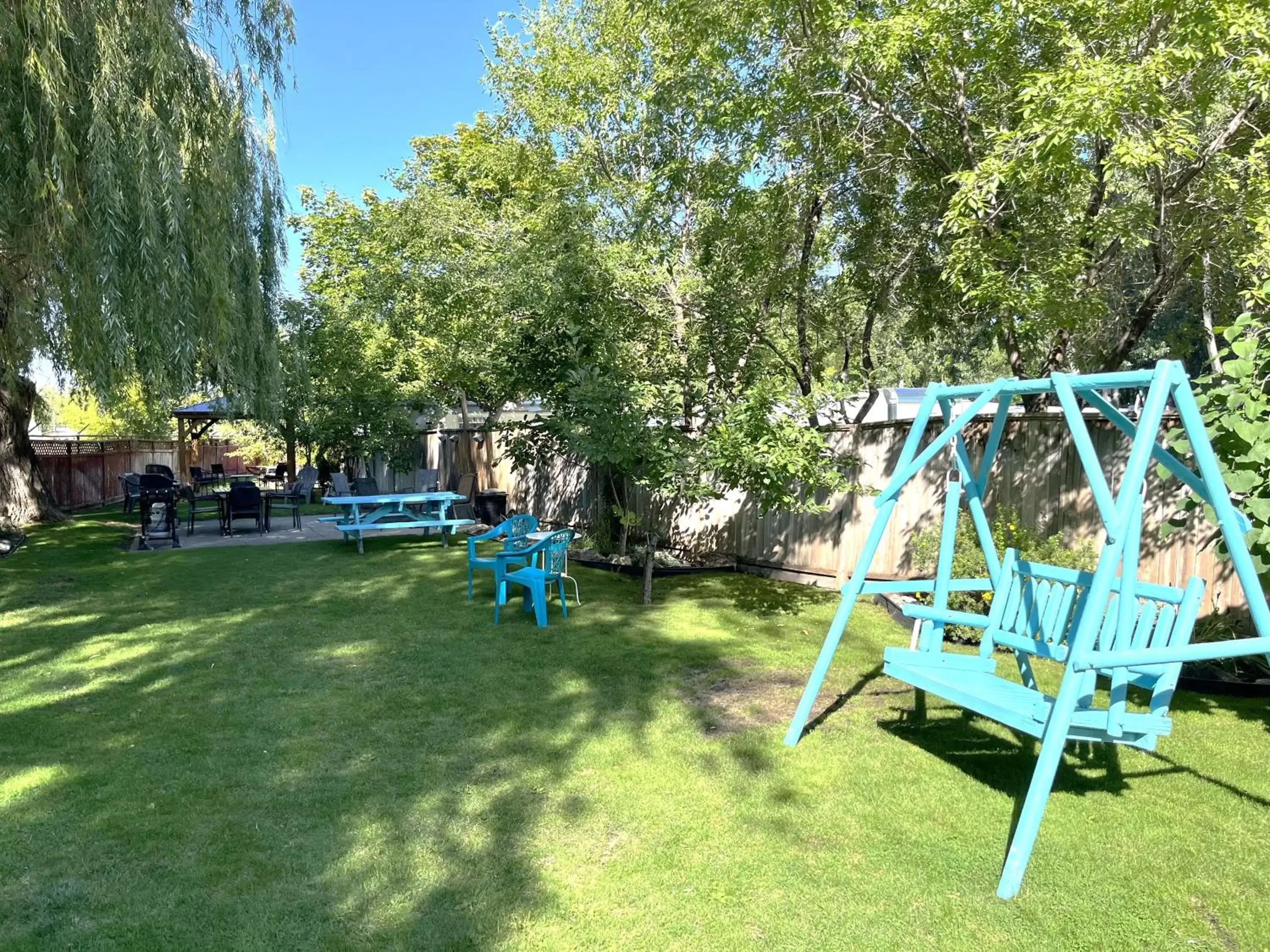 Garden, Children's Play Area in Lakeside Villa Inn & Suites