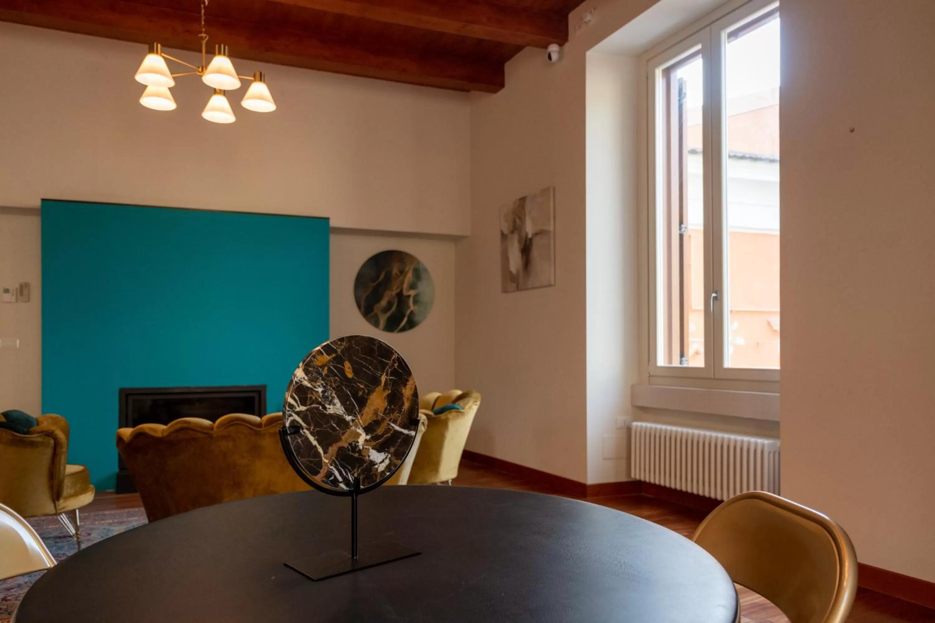 Communal lounge/ TV room in Borgo Antico B&b