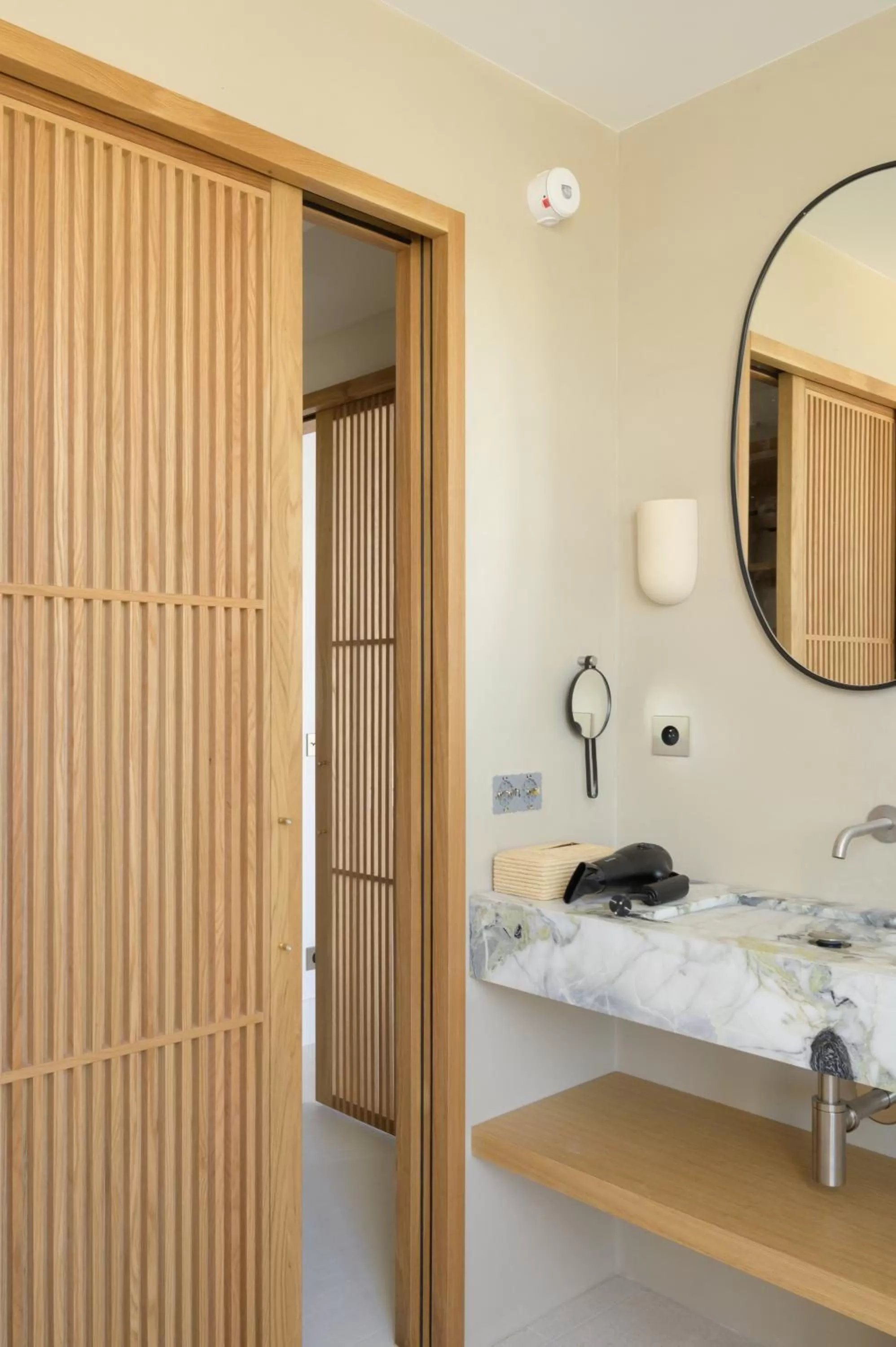 Bathroom, Bed in Hôtel de La Plage