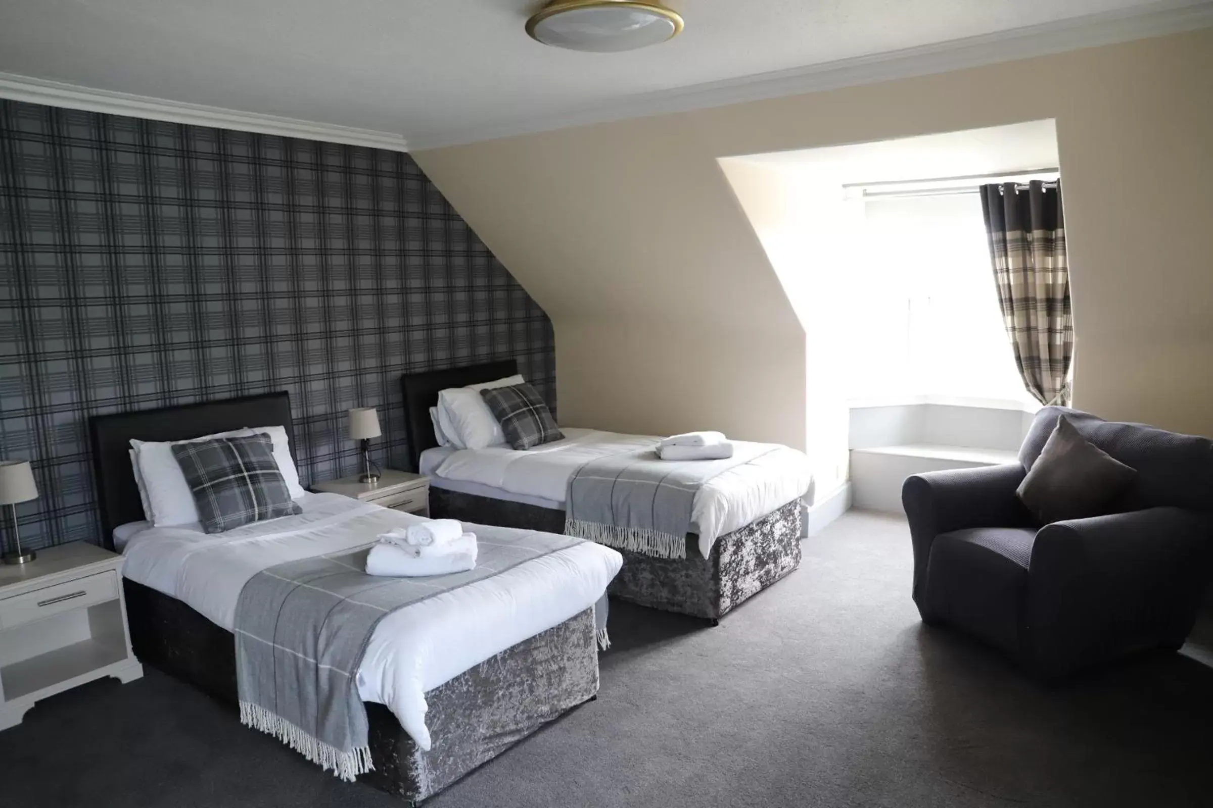 Photo of the whole room, Bed in Ardennan House Hotel