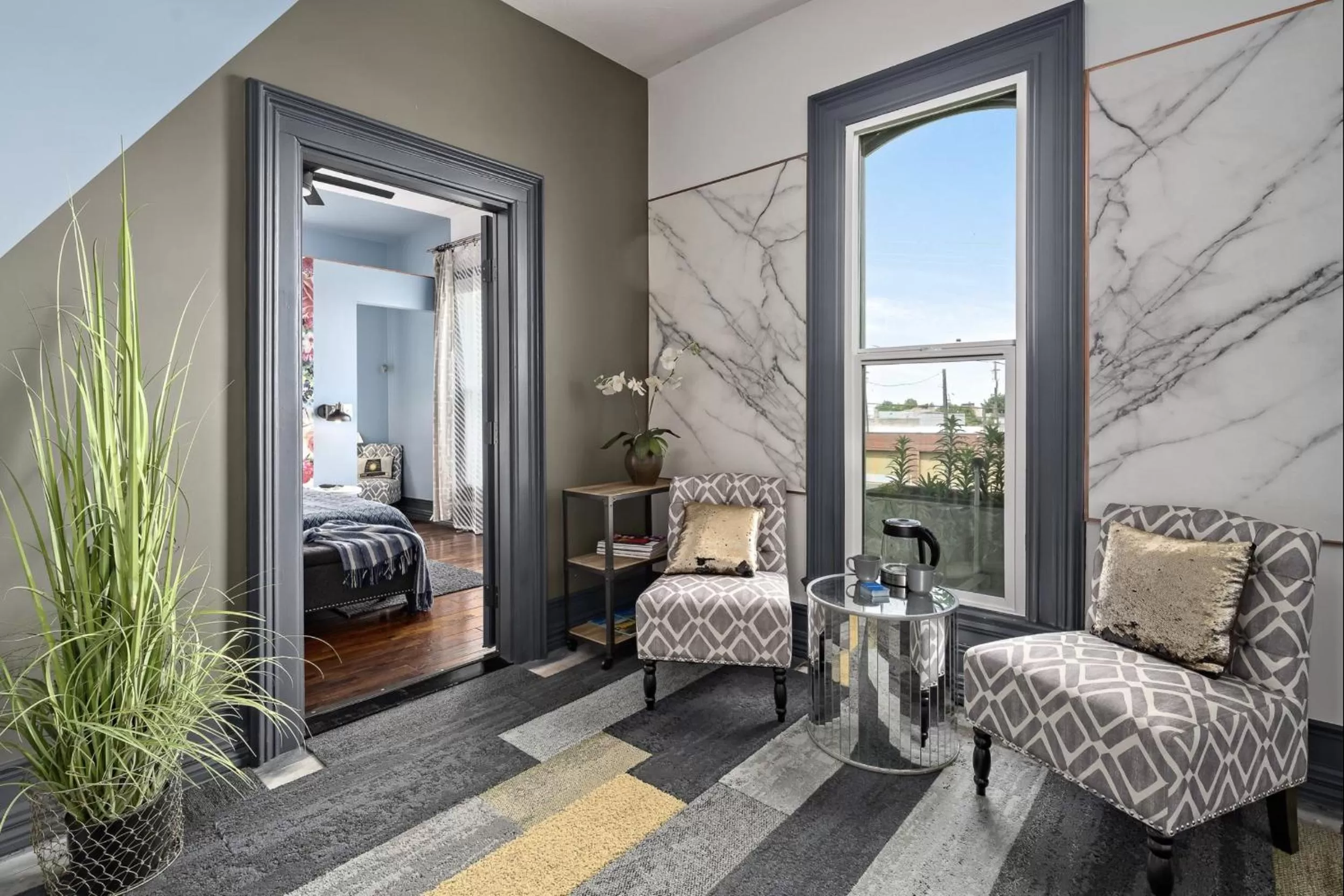 Seating area, Bed in The Wesley Walla Walla