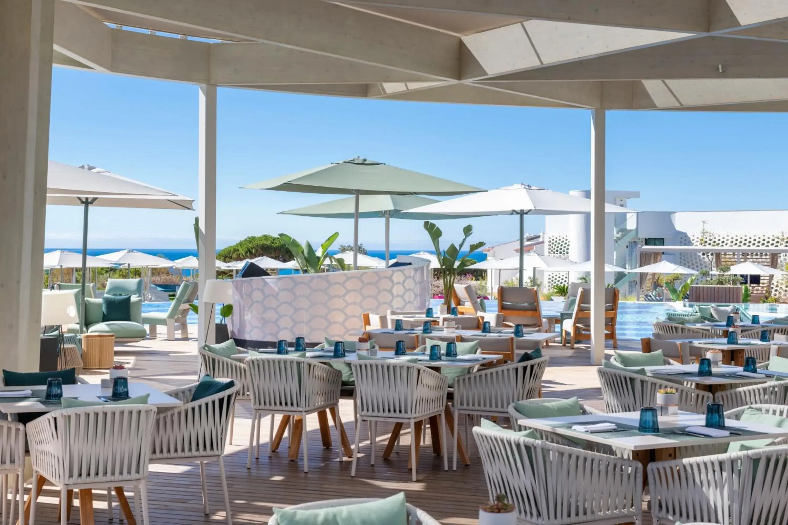 Swimming pool, Restaurant/Places to Eat in W Residences Algarve