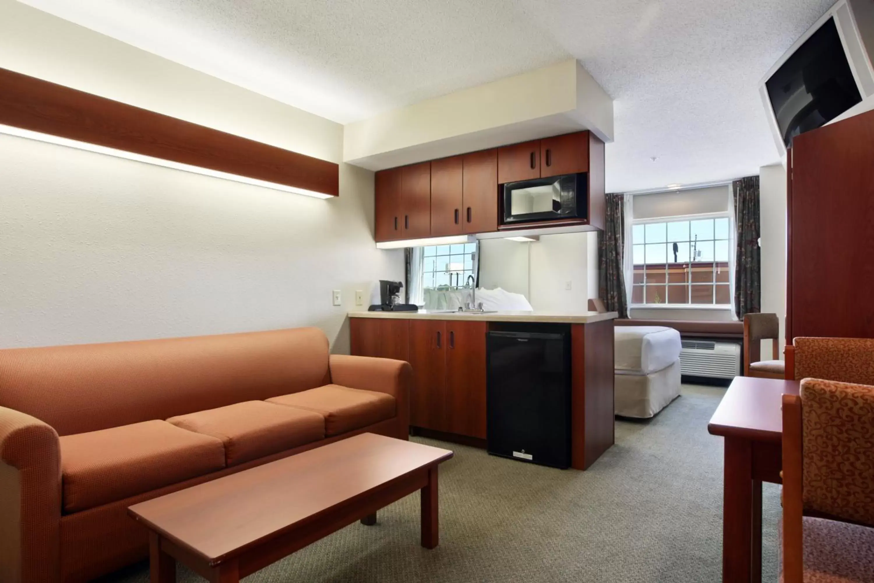 Photo of the whole room, Kitchen/Kitchenette in Microtel Inn & Suites by Wyndham Hattiesburg