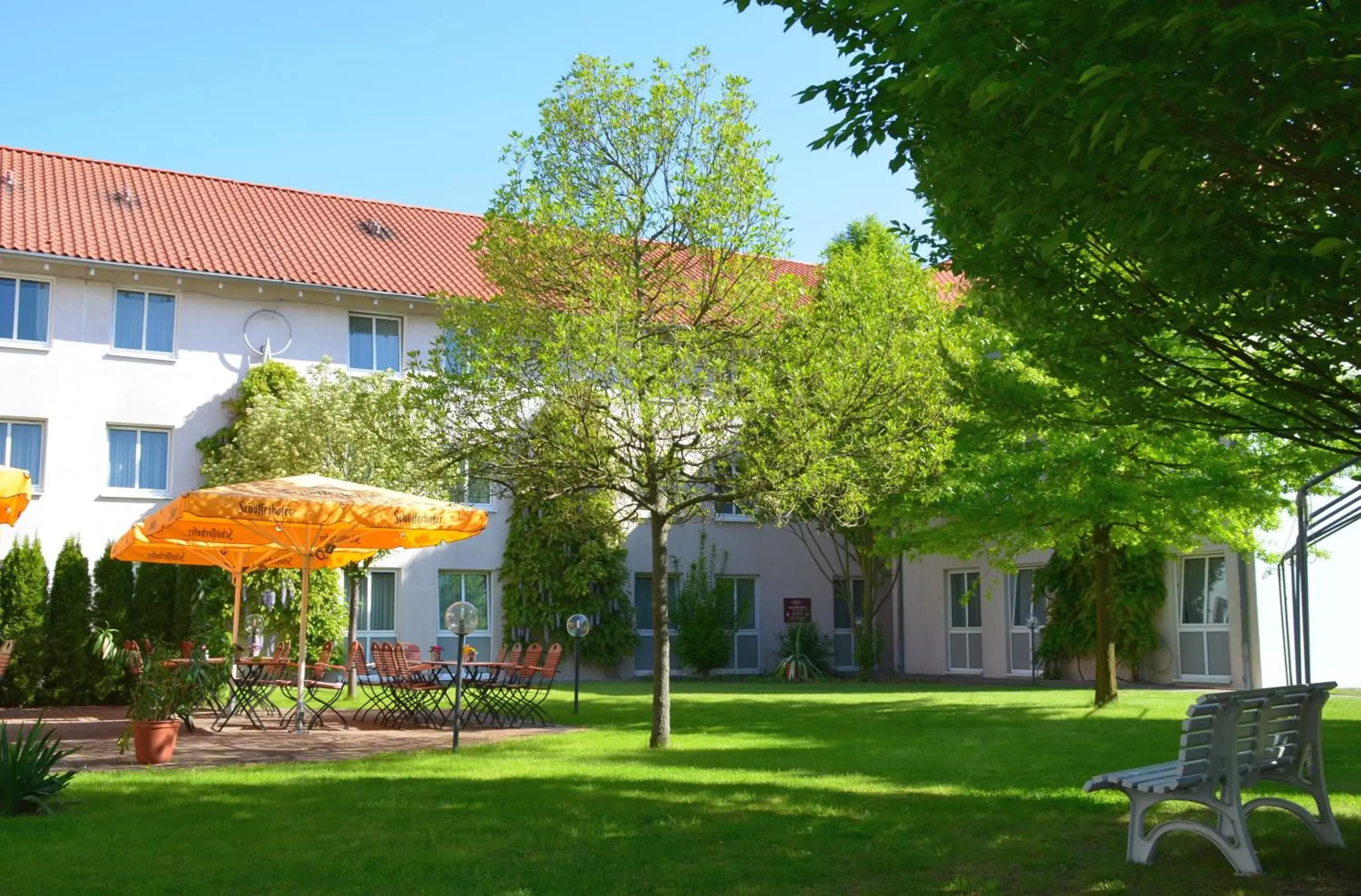 Garden, Property Building in Novum Hotel Seegraben Cottbus