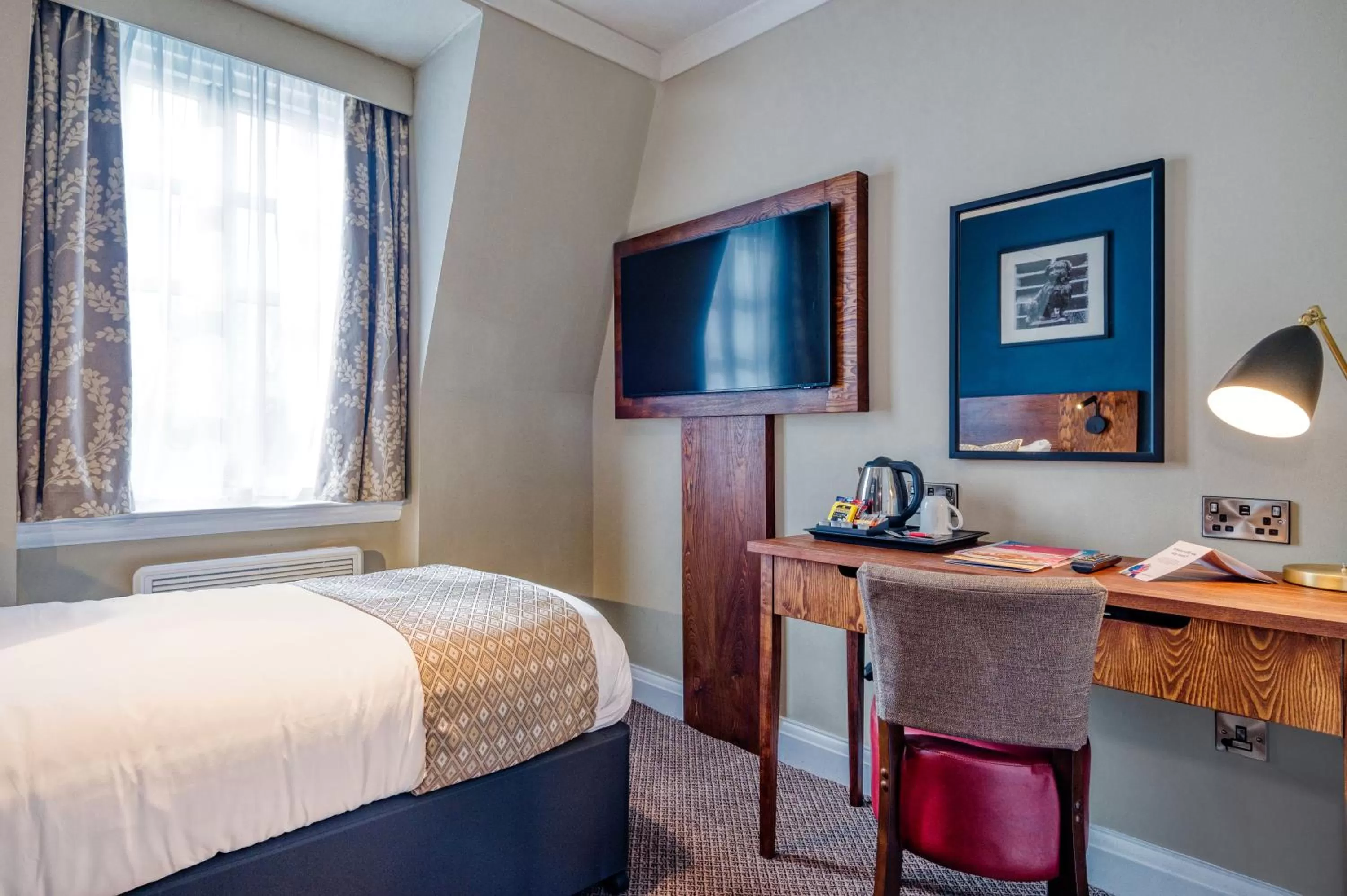 Bed in Toby Carvery Edinburgh West by Innkeeper's Collection