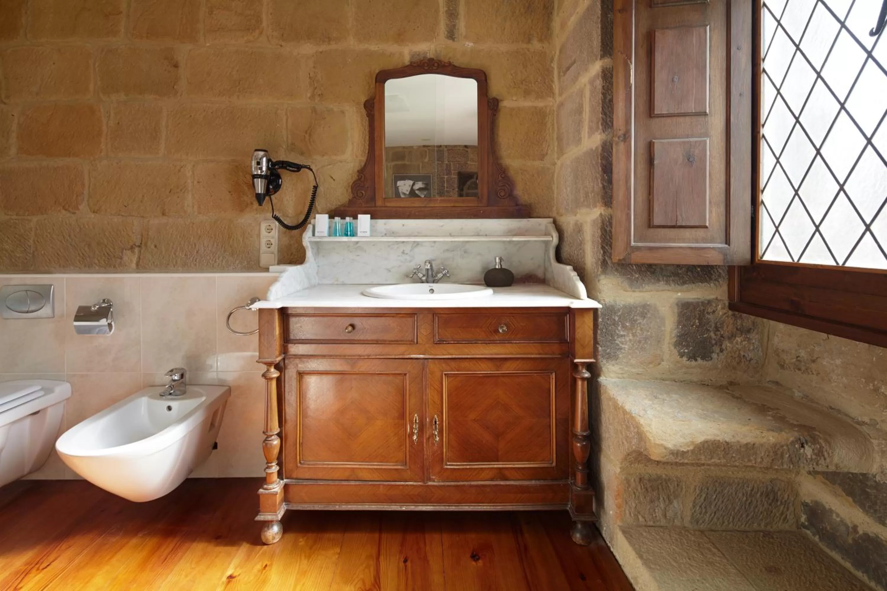 Bathroom in Saiaz Getaria Hotela