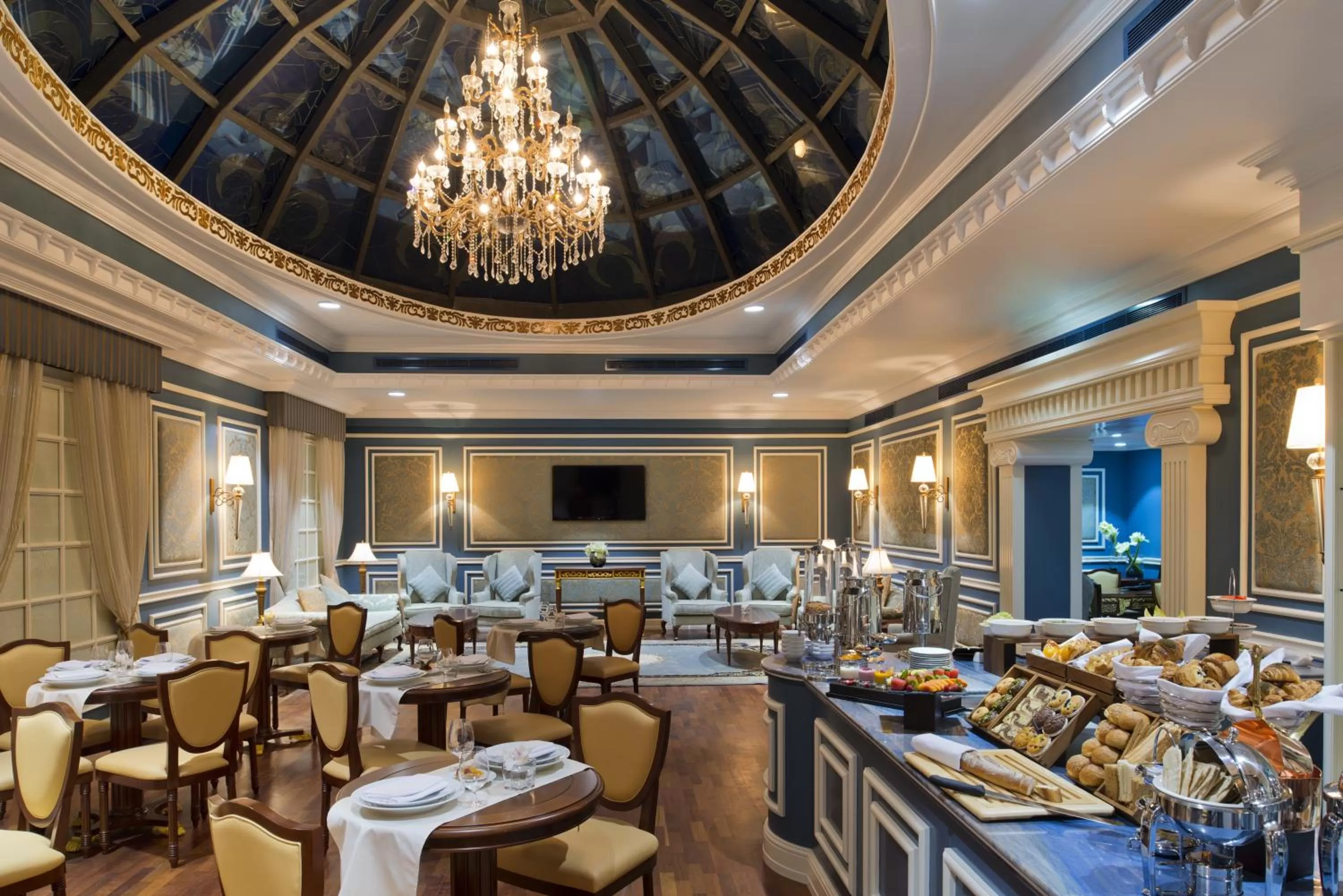 Lounge or bar in Warwick Doha