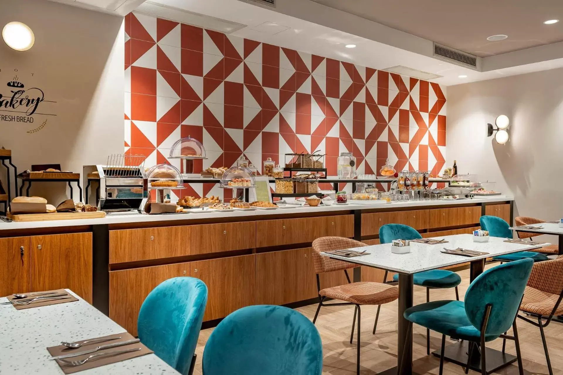 Restaurant/places to eat in Hotel Canada Restaurant/places to eat in Hotel Canada