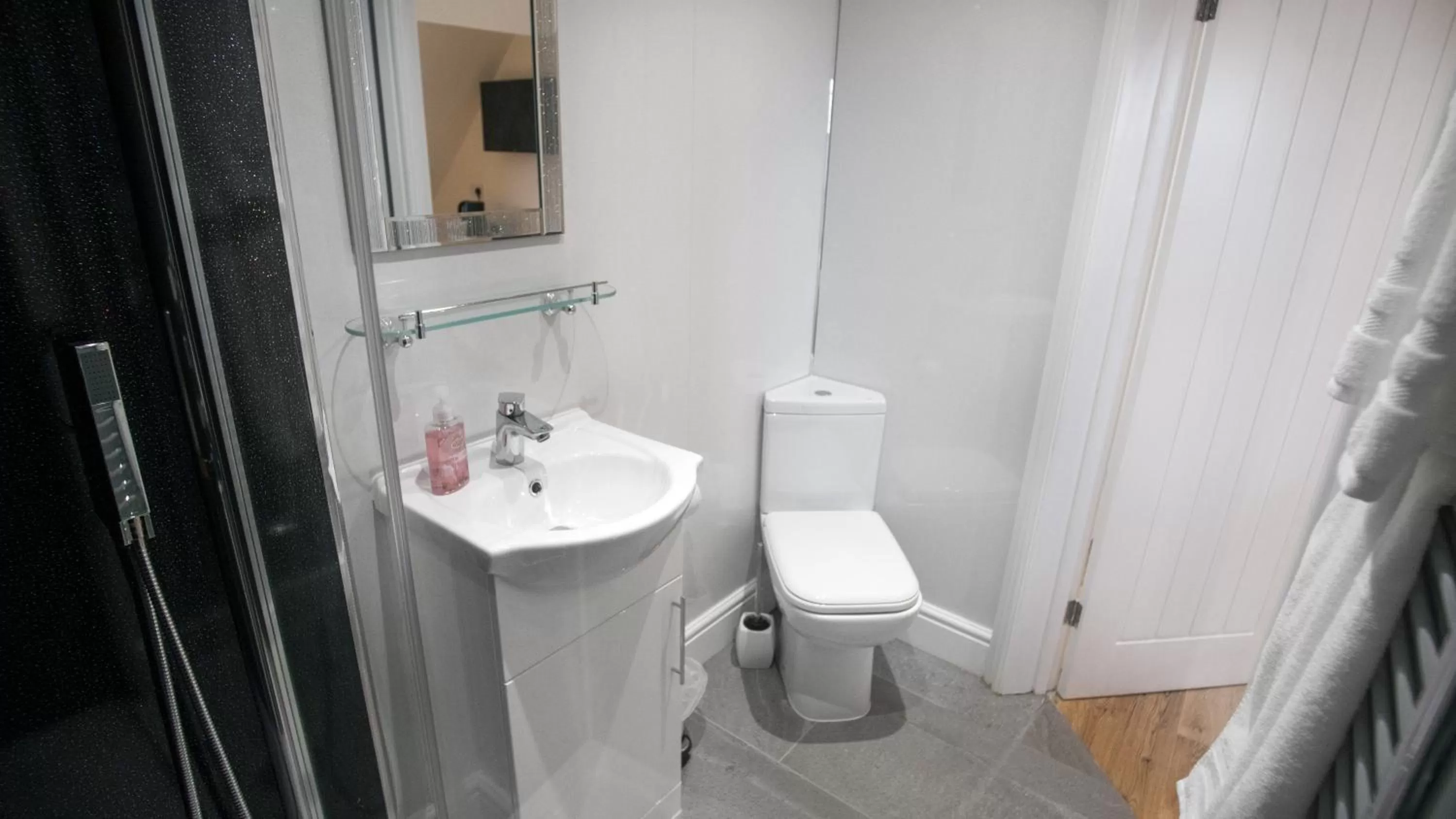 Bathroom in The Pebley Inn