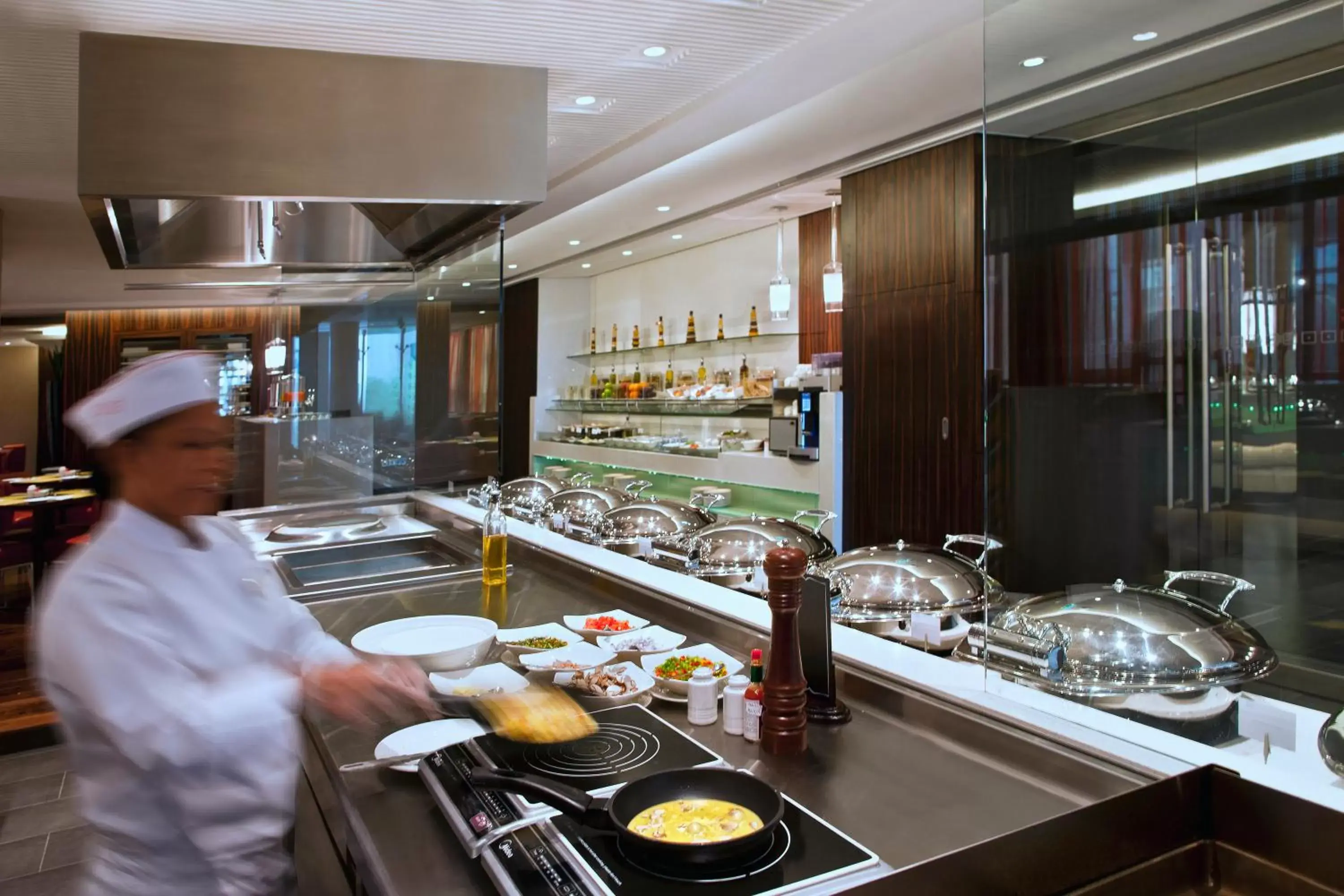 Restaurant/places to eat, Kitchen/Kitchenette in Centro Al Manhal by Rotana