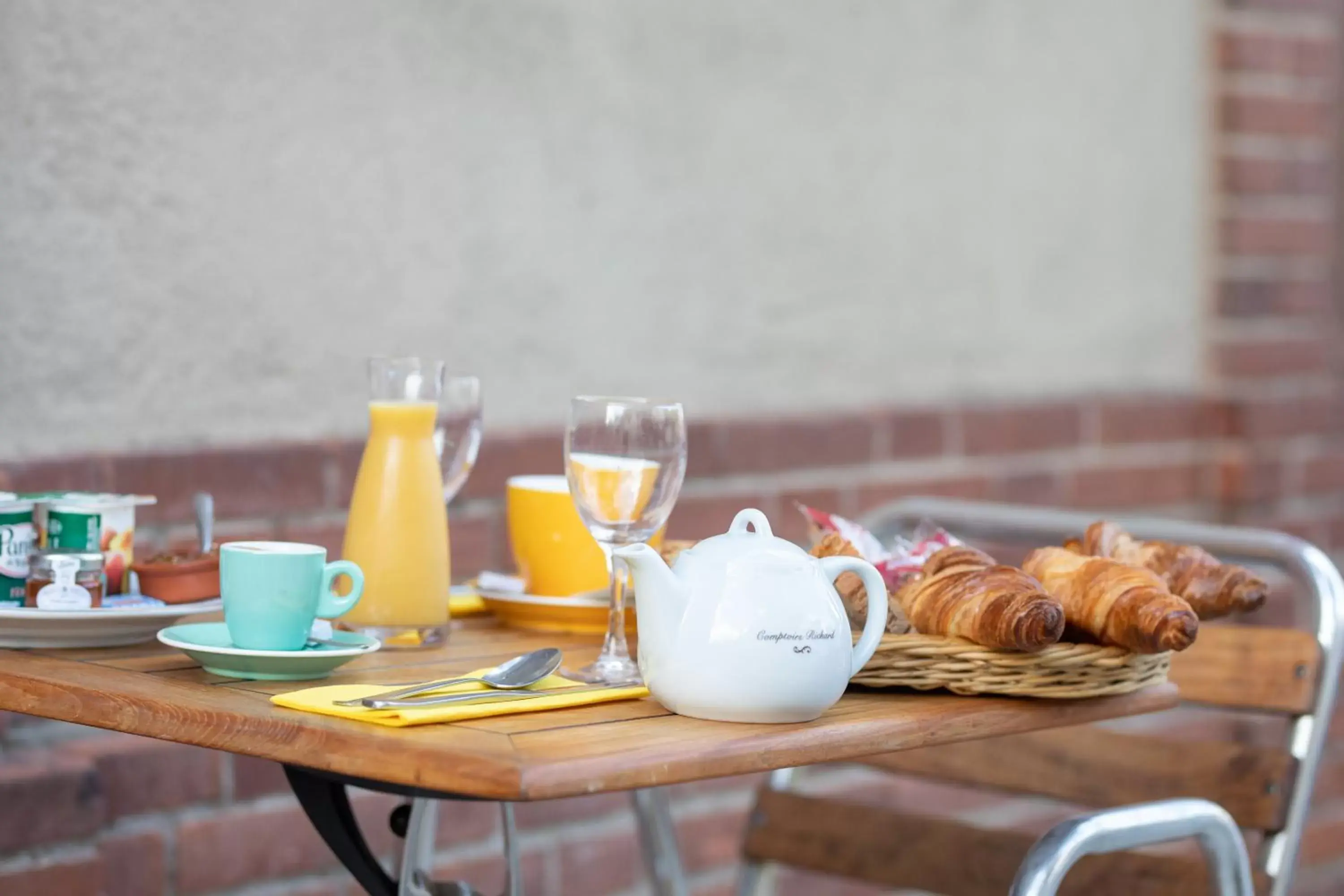 Breakfast in Hôtel Brasserie du Parc