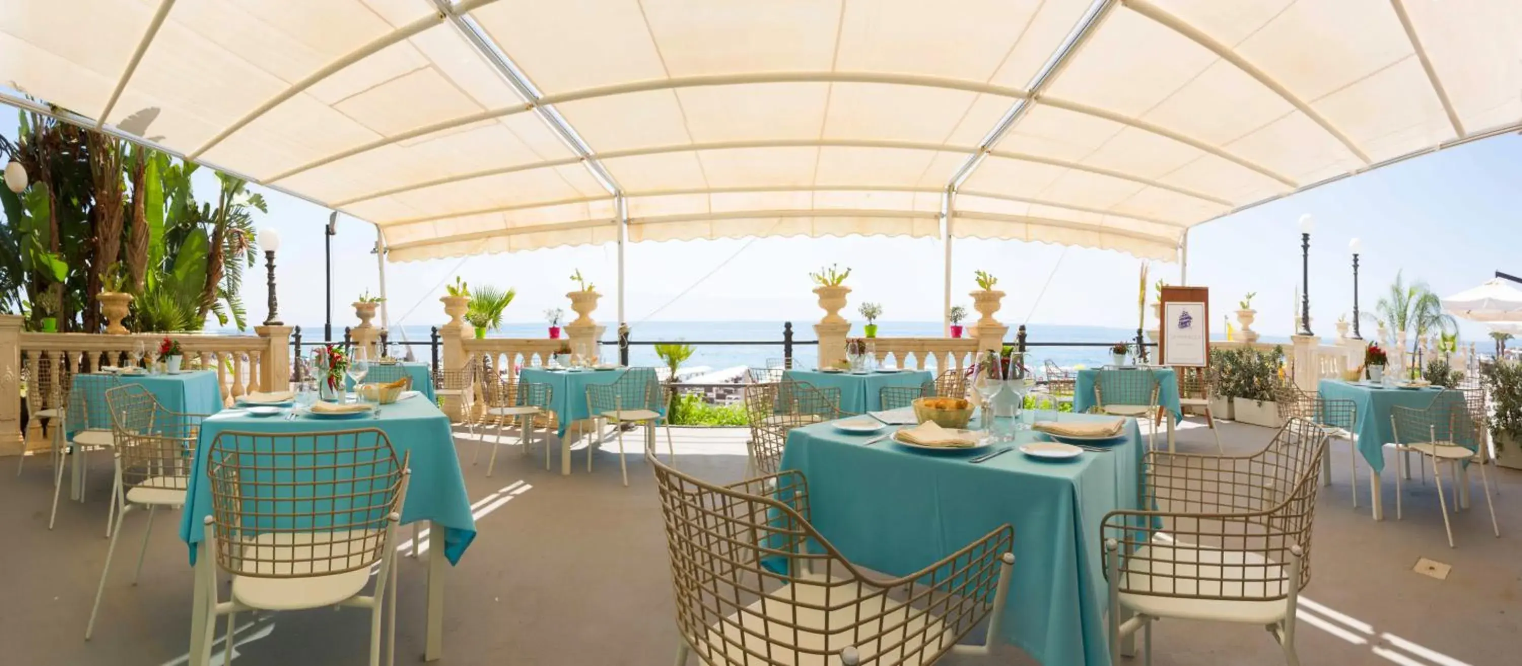 Restaurant/places to eat in Hellenia Yachting Hotel & SPA Restaurant/places to eat in Hellenia Yachting Hotel & SPA