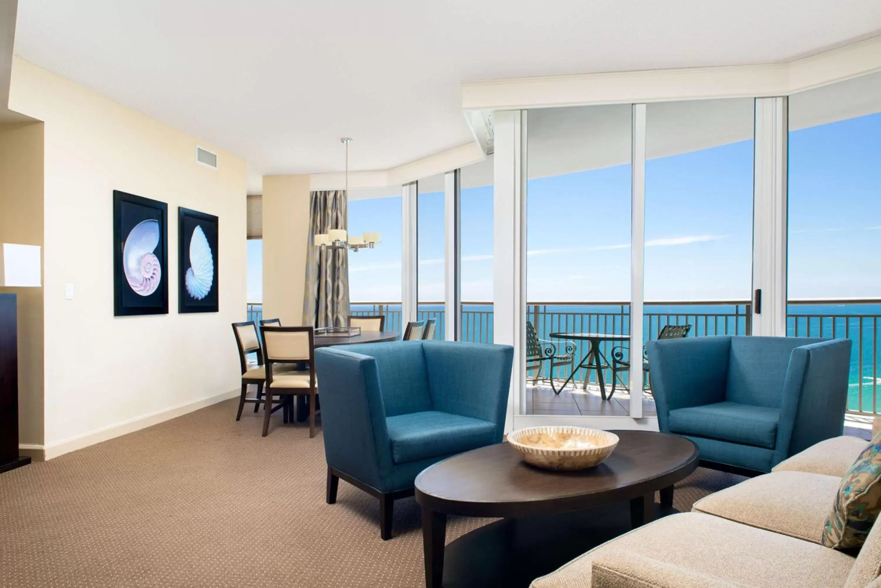 Living room, Seating Area in DoubleTree by Hilton Ocean Point Resort - North Miami Beach