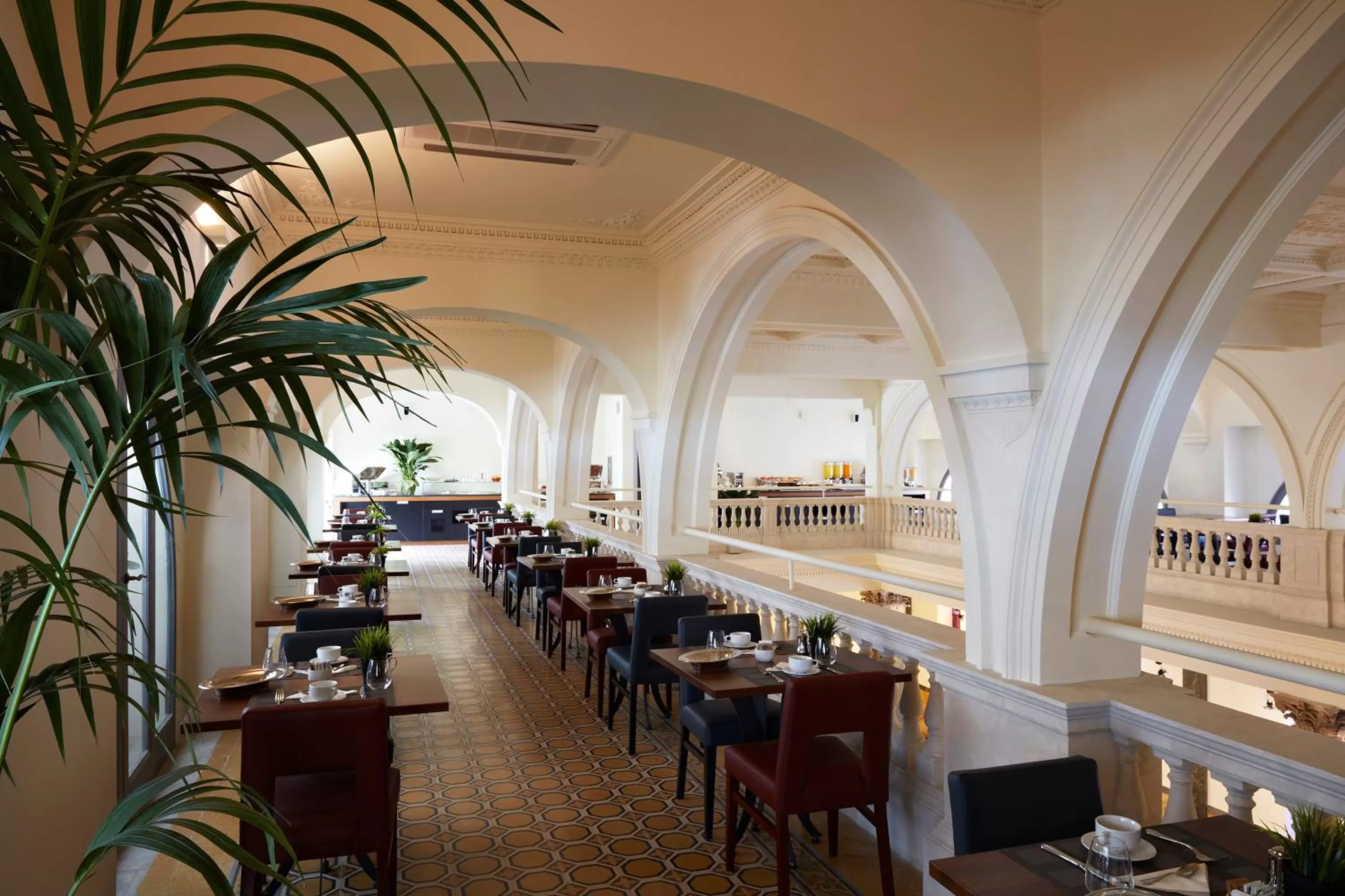 Restaurant/places to eat in Hotel The Building