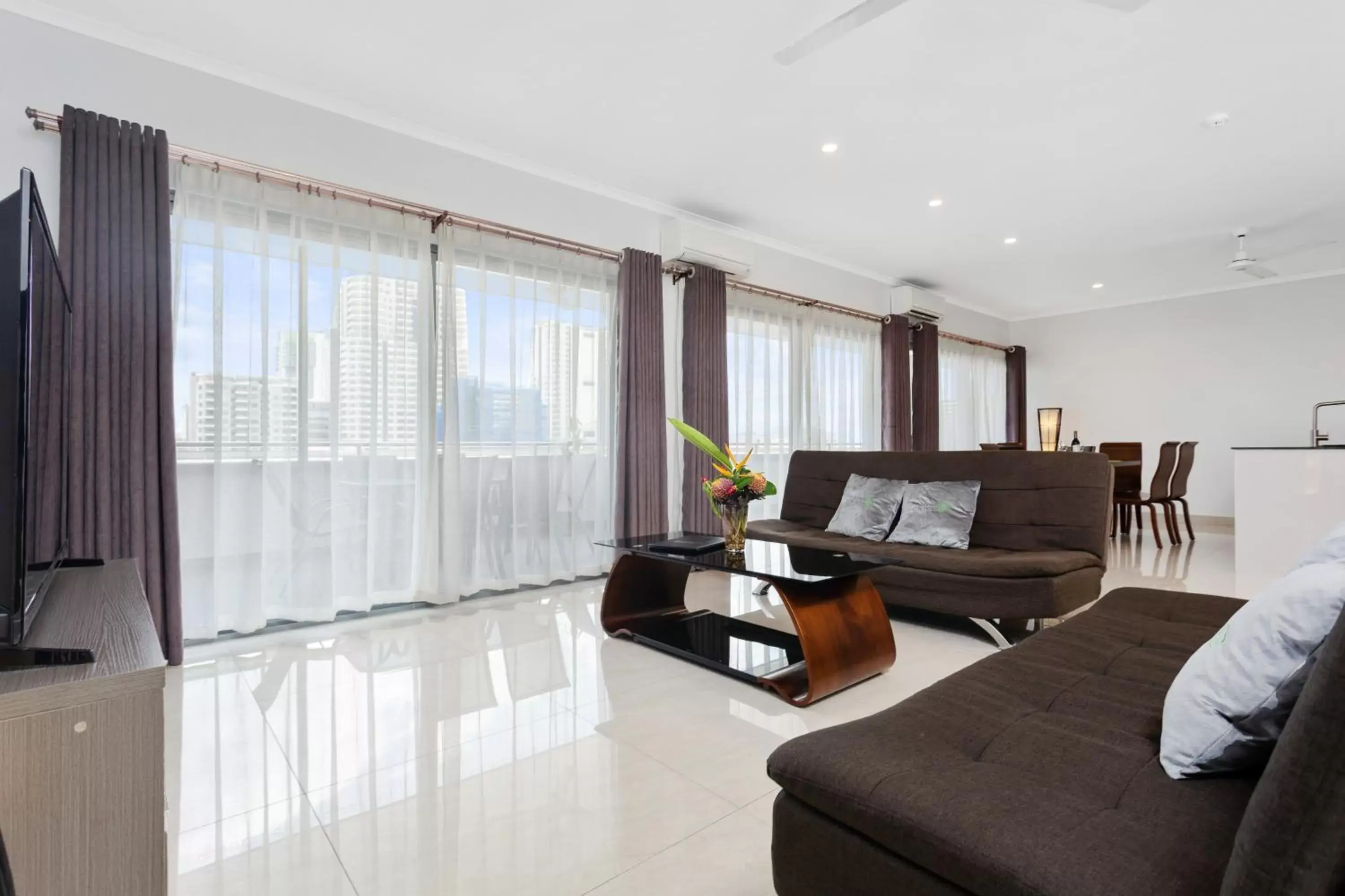 Living room, Seating Area in Darwin City Hotel