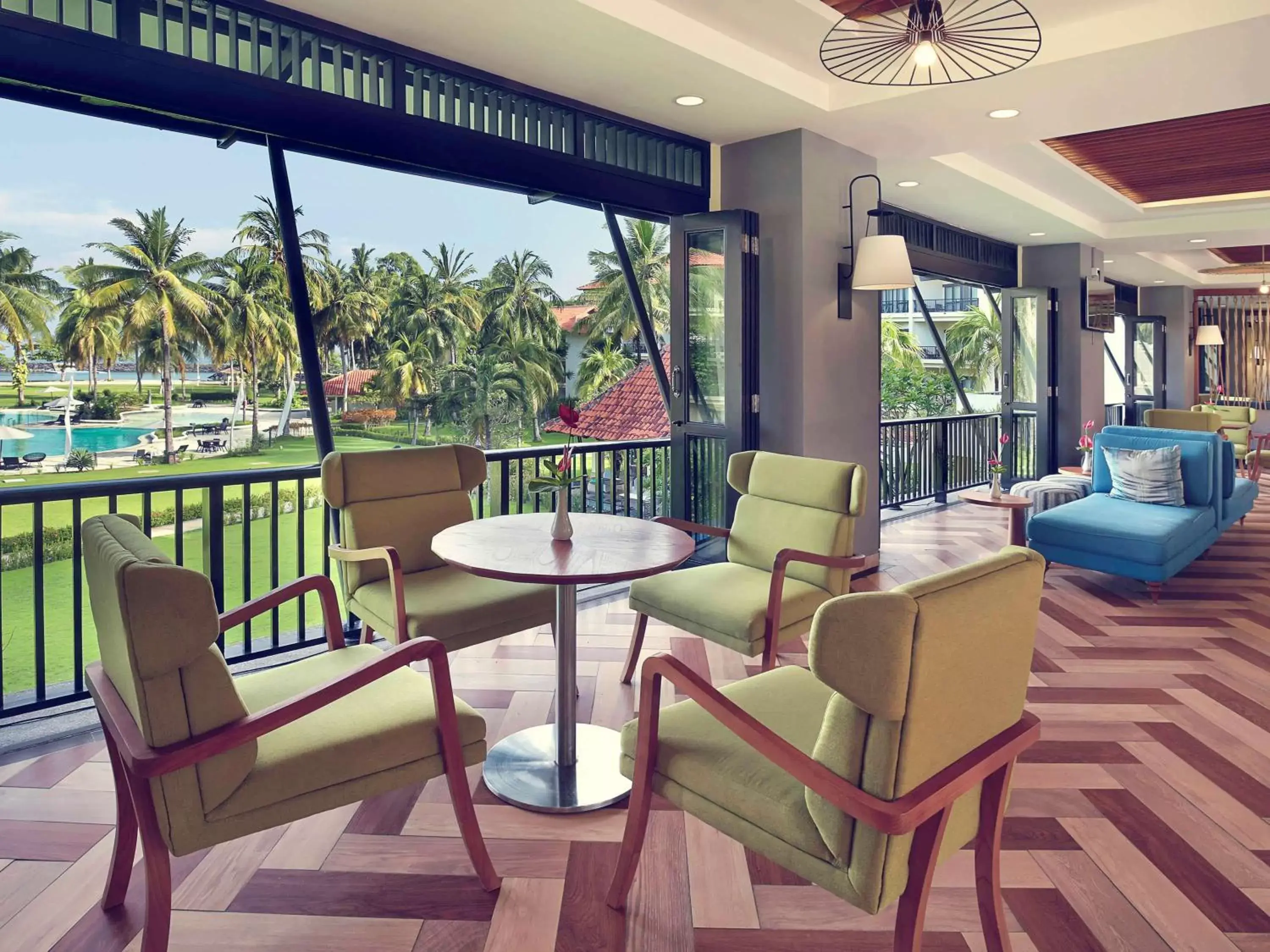 Restaurant/places to eat in Mercure Manado Tateli Resort and Convention