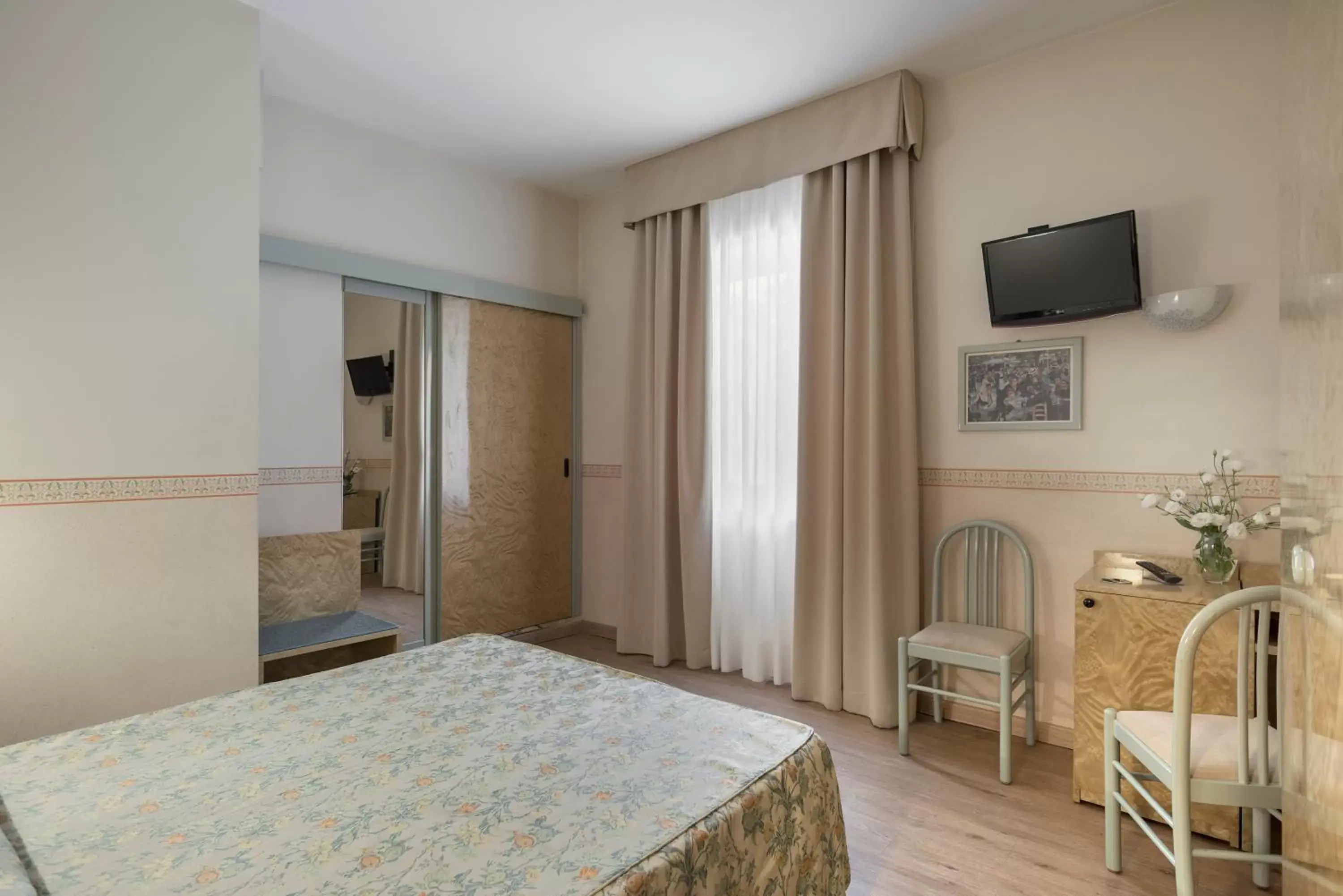Bedroom, Bed in Hotel Garibaldi