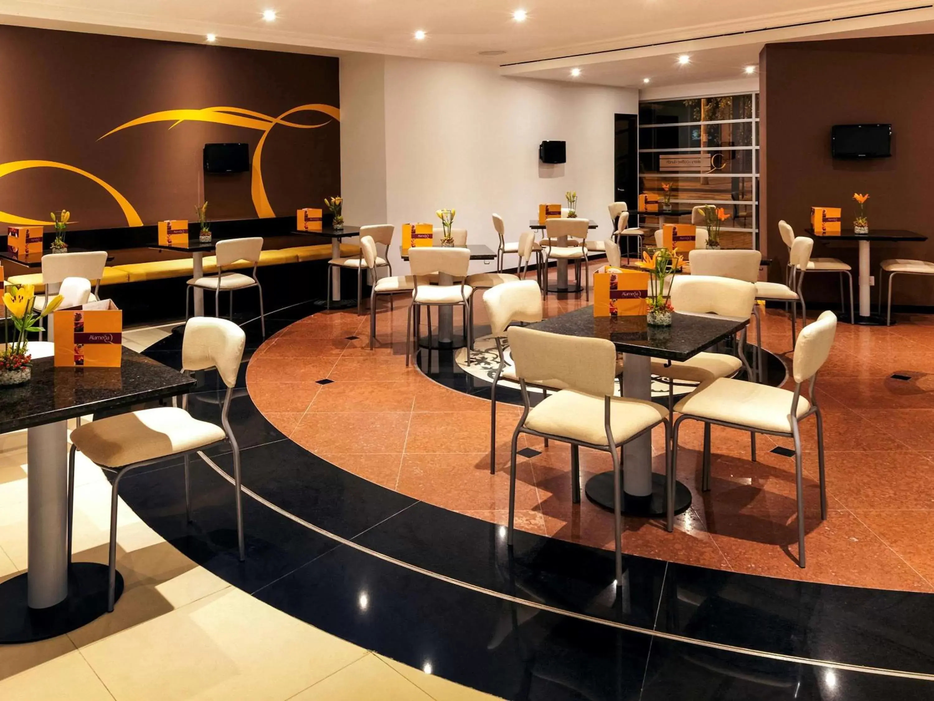 Restaurant/places to eat in Mercure Alameda Quito